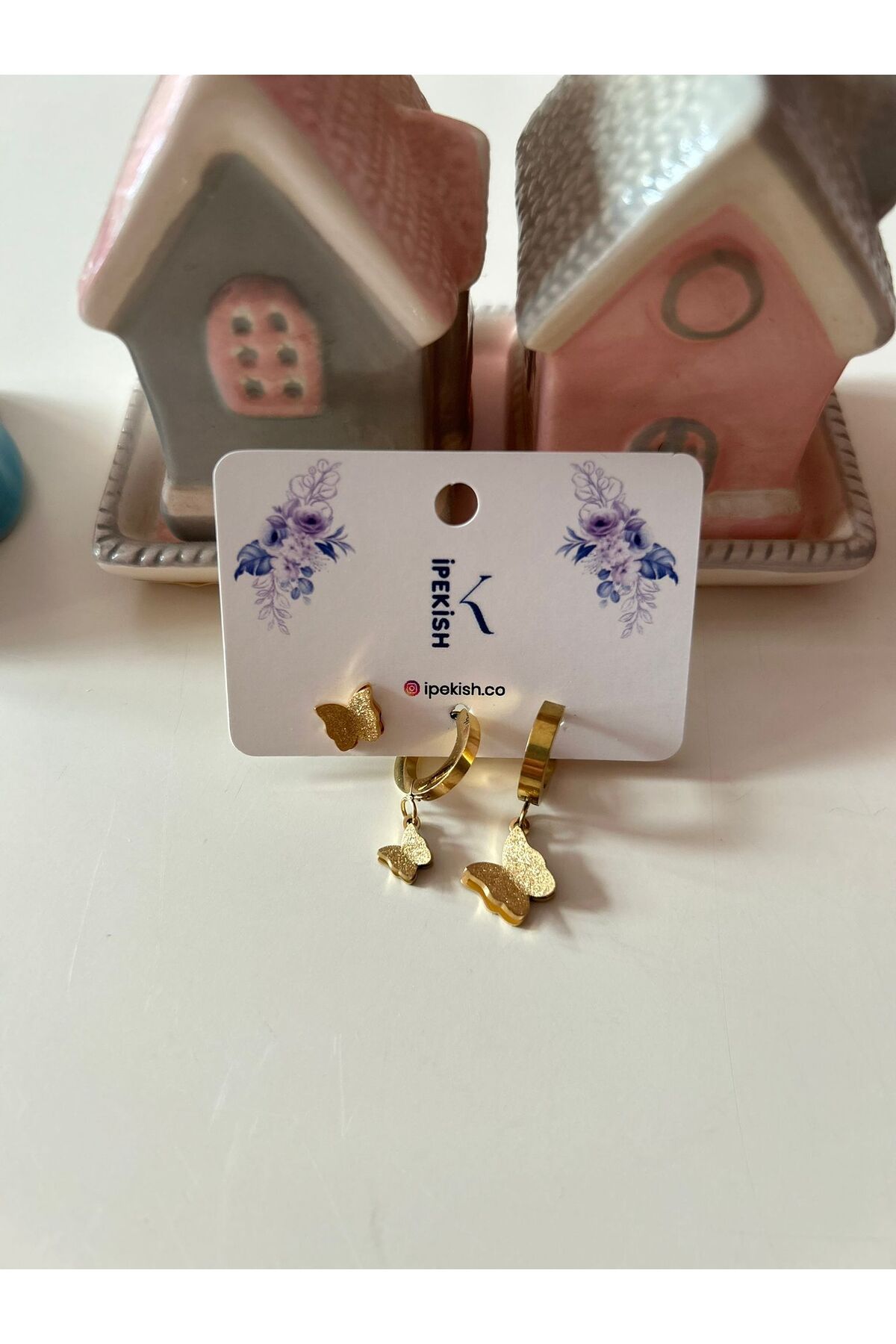 Cheecky Chic İpekish 3’lü Gold Kelebek Küpe Seti – Paslanmaz Çelik, Sallantılı Kelebek ve Çivi Model Minimal