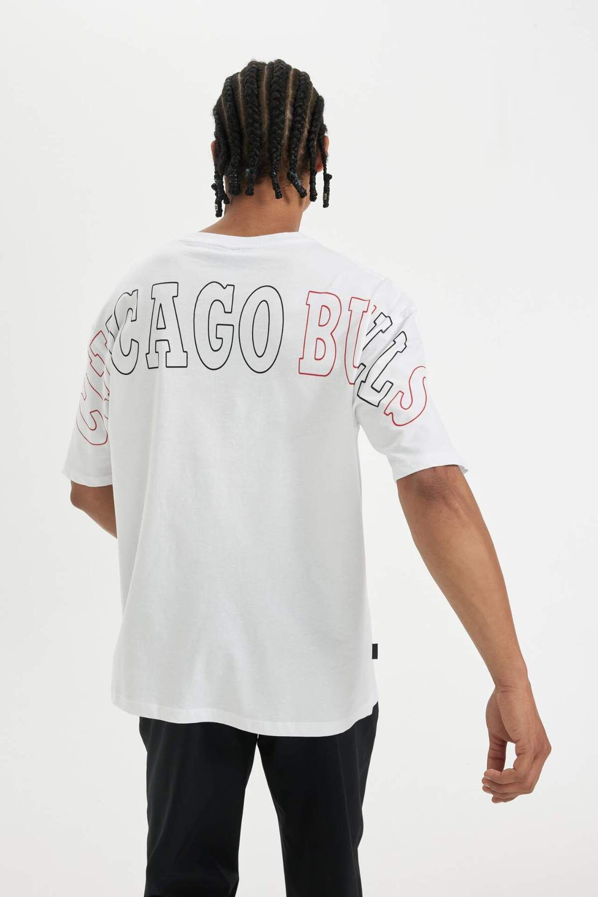 DeFacto DeFactoFit NBA Chicago Bulls Oversize Fit Bisiklet Yaka Kısa Kollu Tişört T7064AZ24SM