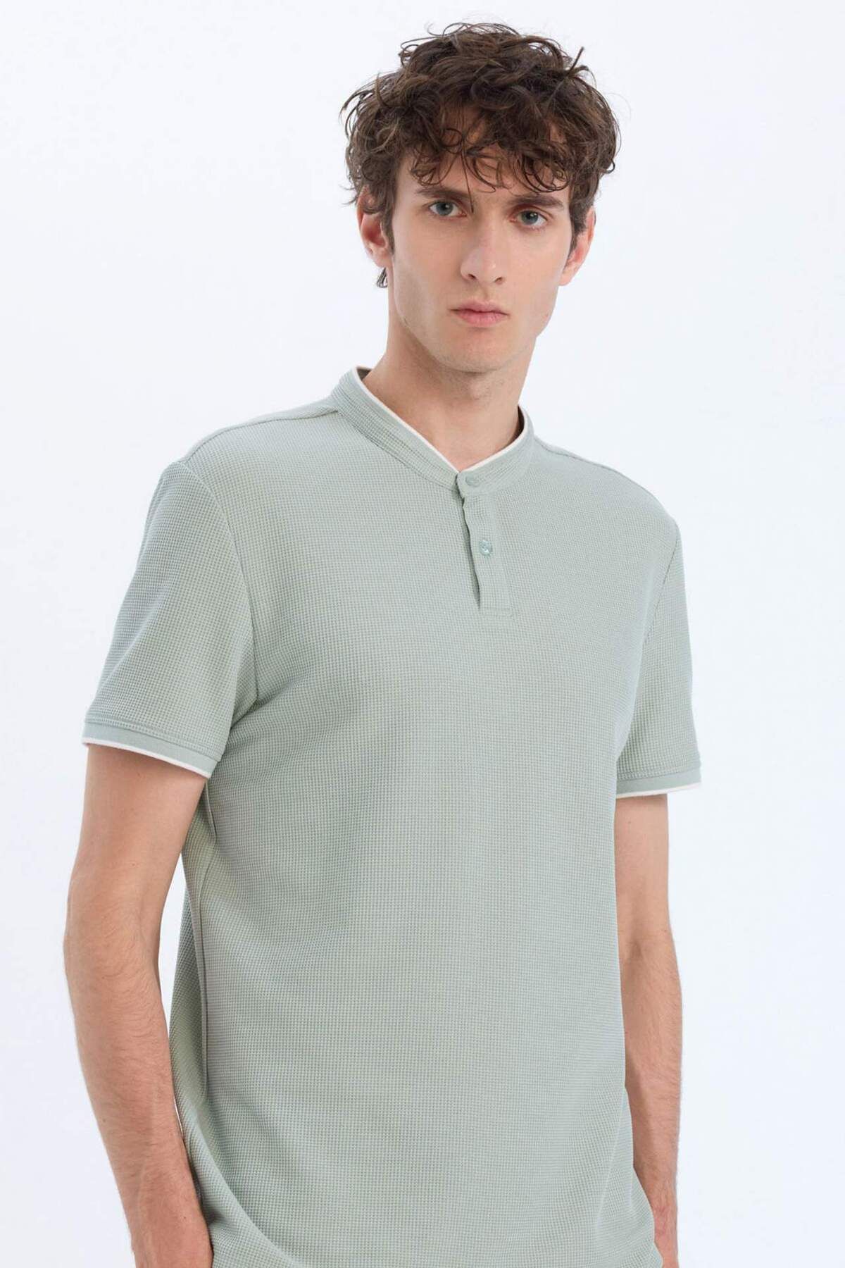DeFacto Slim Fit Dar Kesim Dik Yaka Dokulu Kısa Kollu Waffle Polo Tişört Z4262AZ25SM