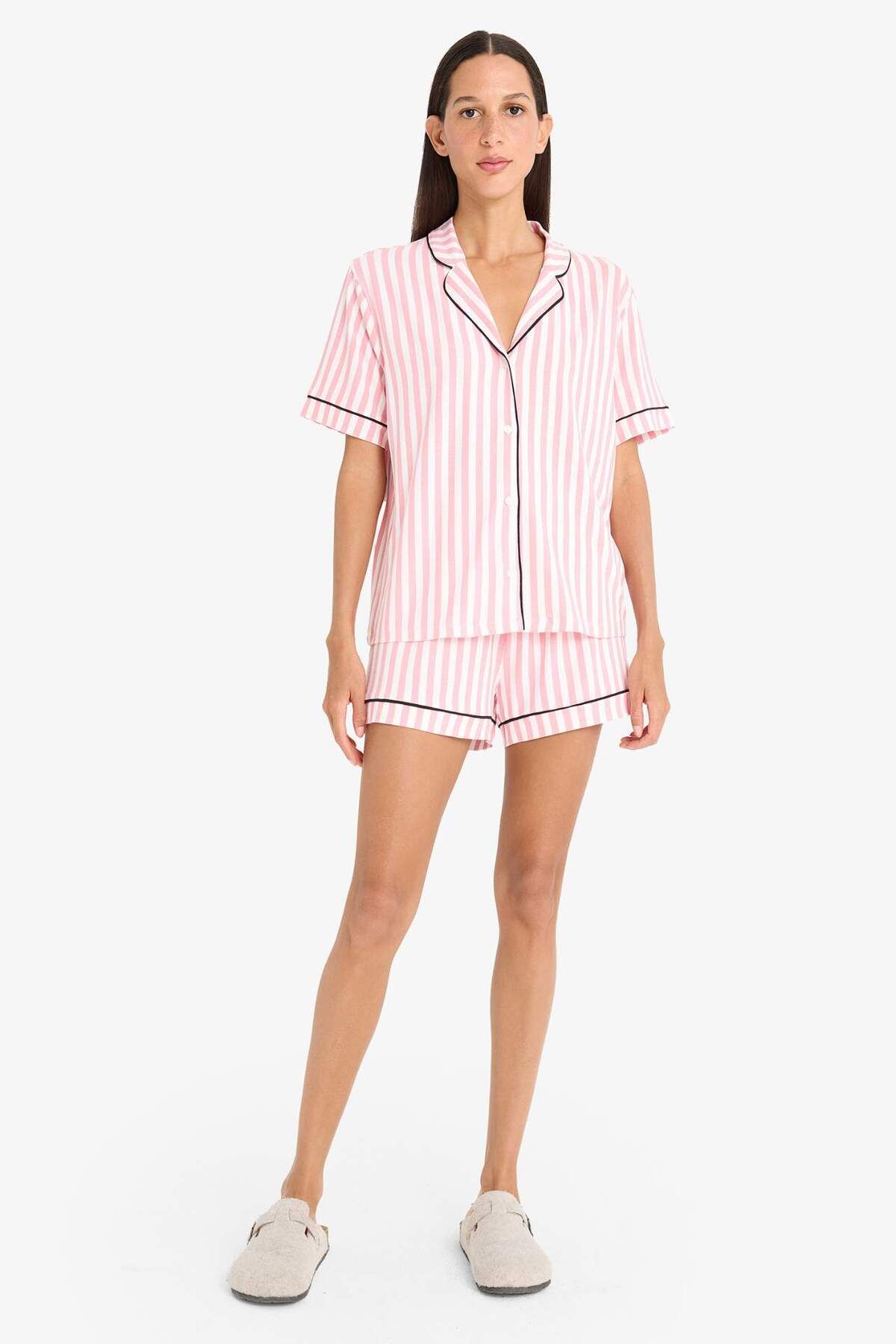 DeFacto Regular Fit Pijama Takımı Çizgili Kısa Kollu Üst Esnek Şort-Fall in Love B8720AX25SM