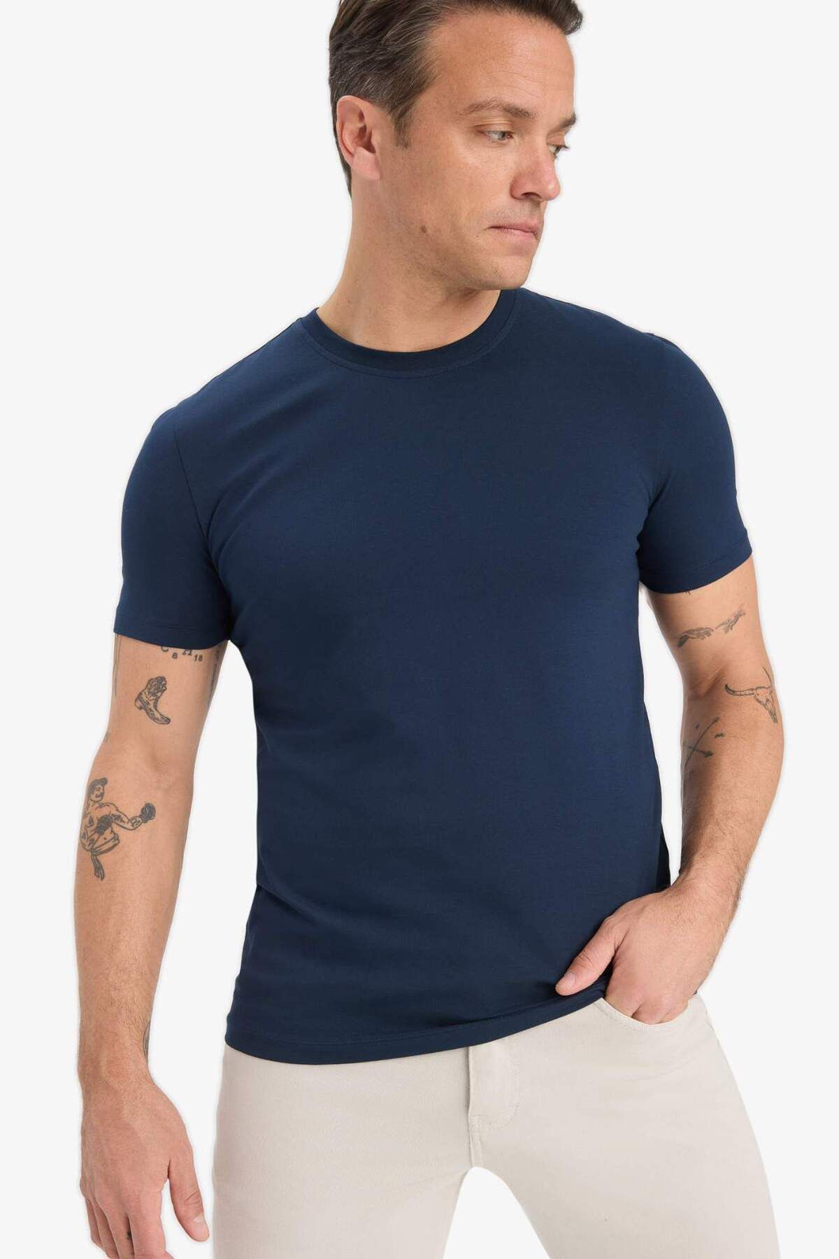DeFacto Slim Fit Dar Kesim Bisiklet Yaka Kısa Kollu Tişört E2635AX25SM