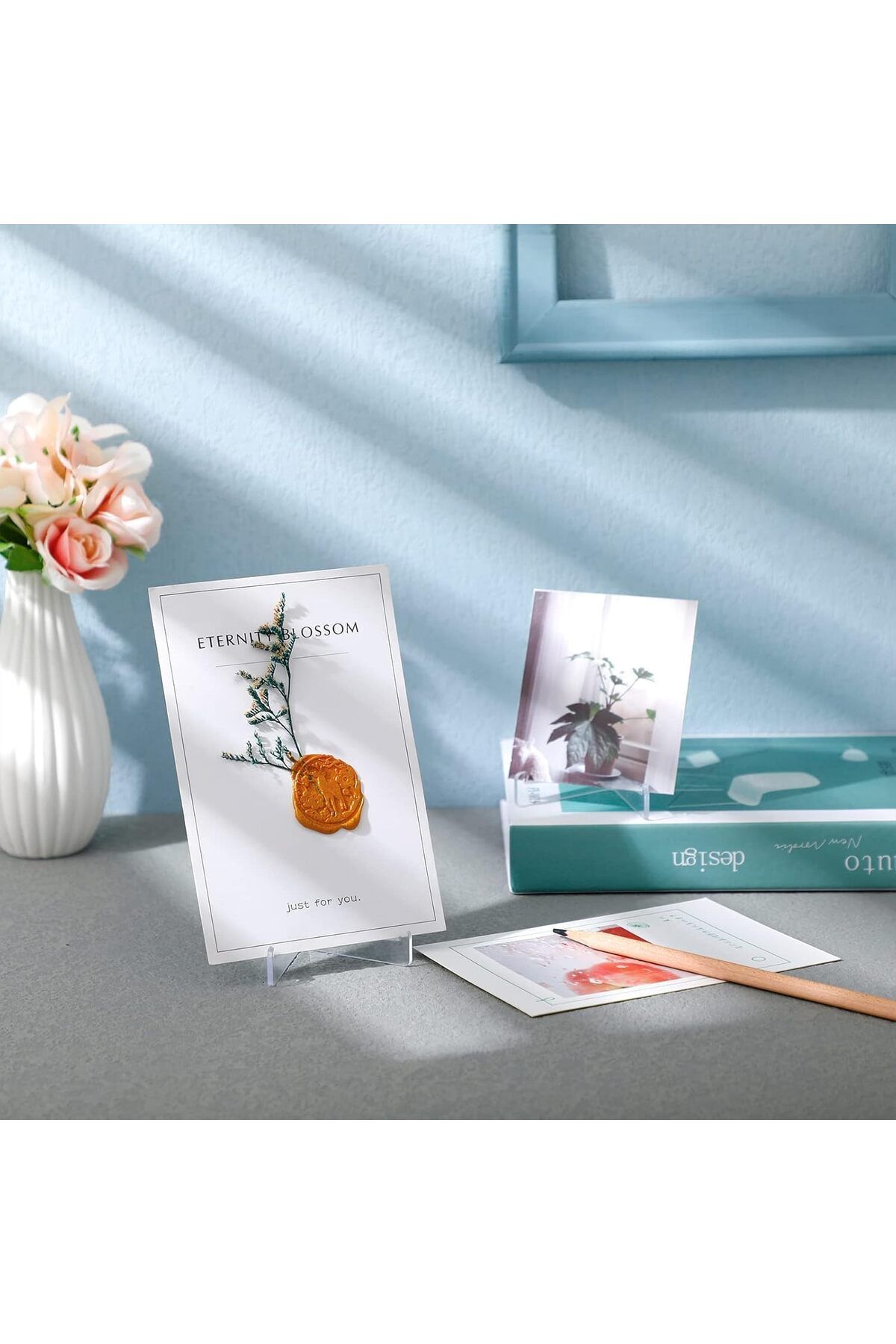 Generic-KASTWAVE 20 Pack Clear Triangle Acrylic Easel Stands for Display, Mini Picture Frame Plate Holders, 3