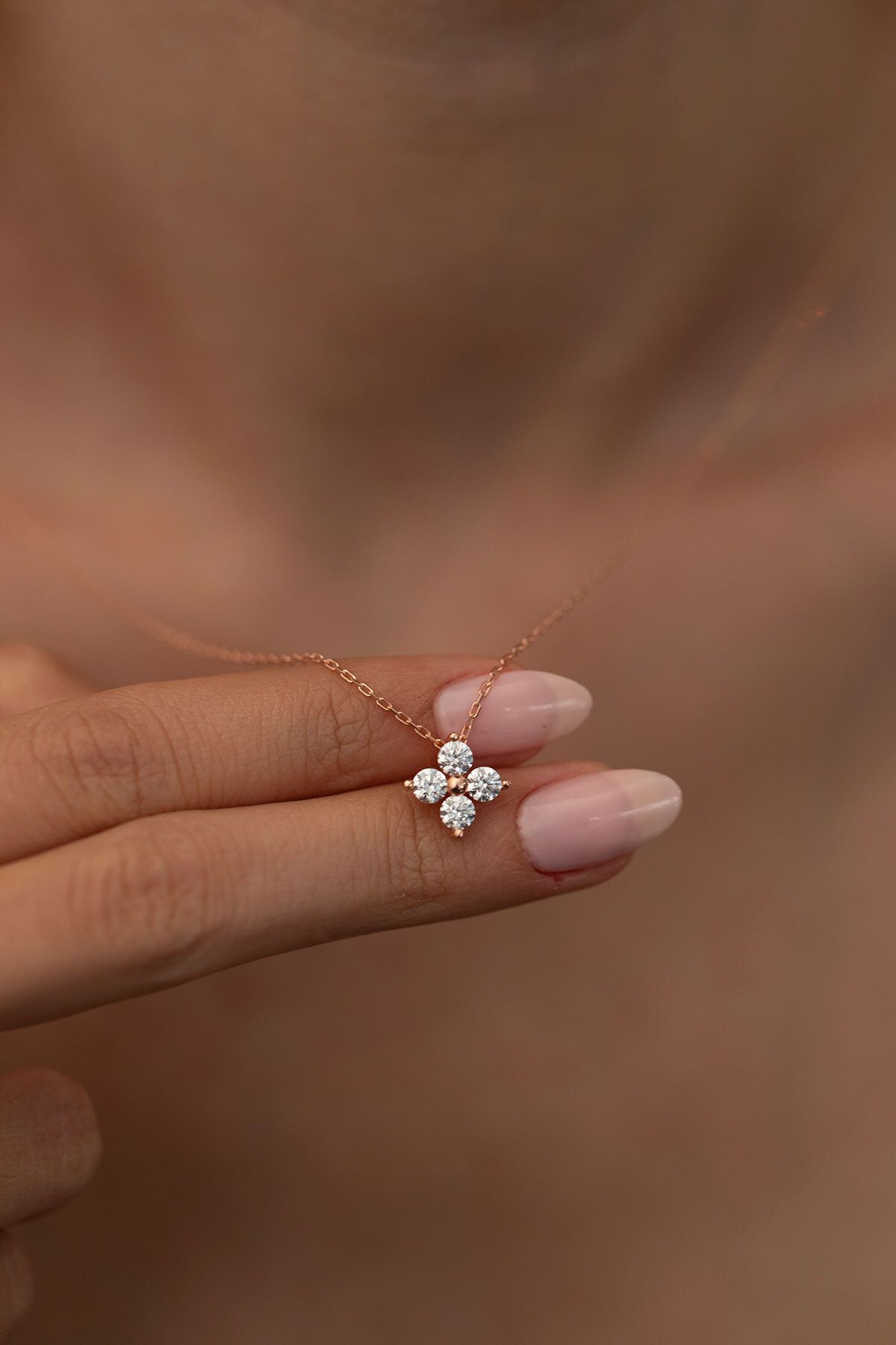 Ninova Silver Dört Taş Model Rose Kaplama Gümüş Zirconia Kolye