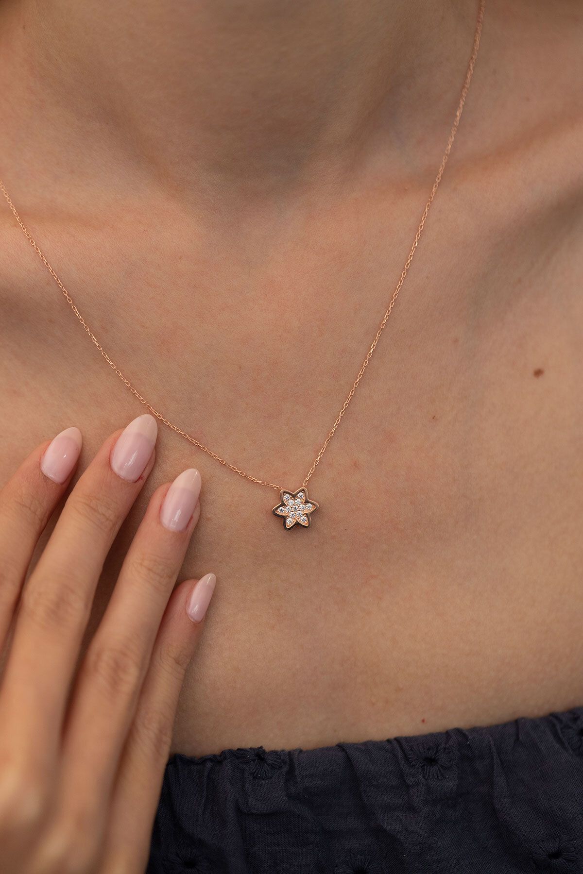 Ninova Silver Altı Köşeli Yıldız Model Rose Kaplama Gümüş Zirconia Kolye