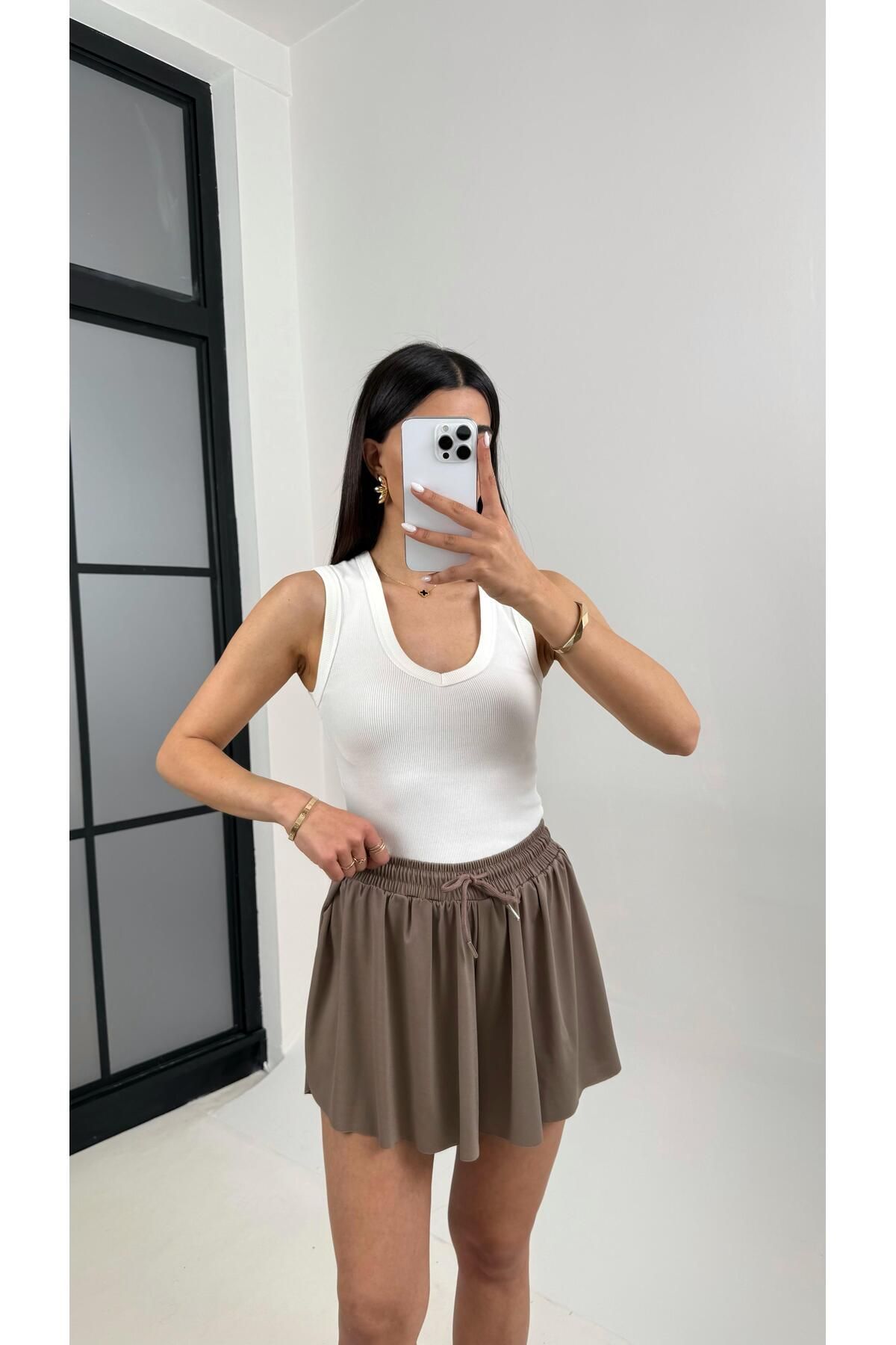 Gaus Vizon Yan Yırtmaçlı Beli Lastikli Basic Şort Gaus00371