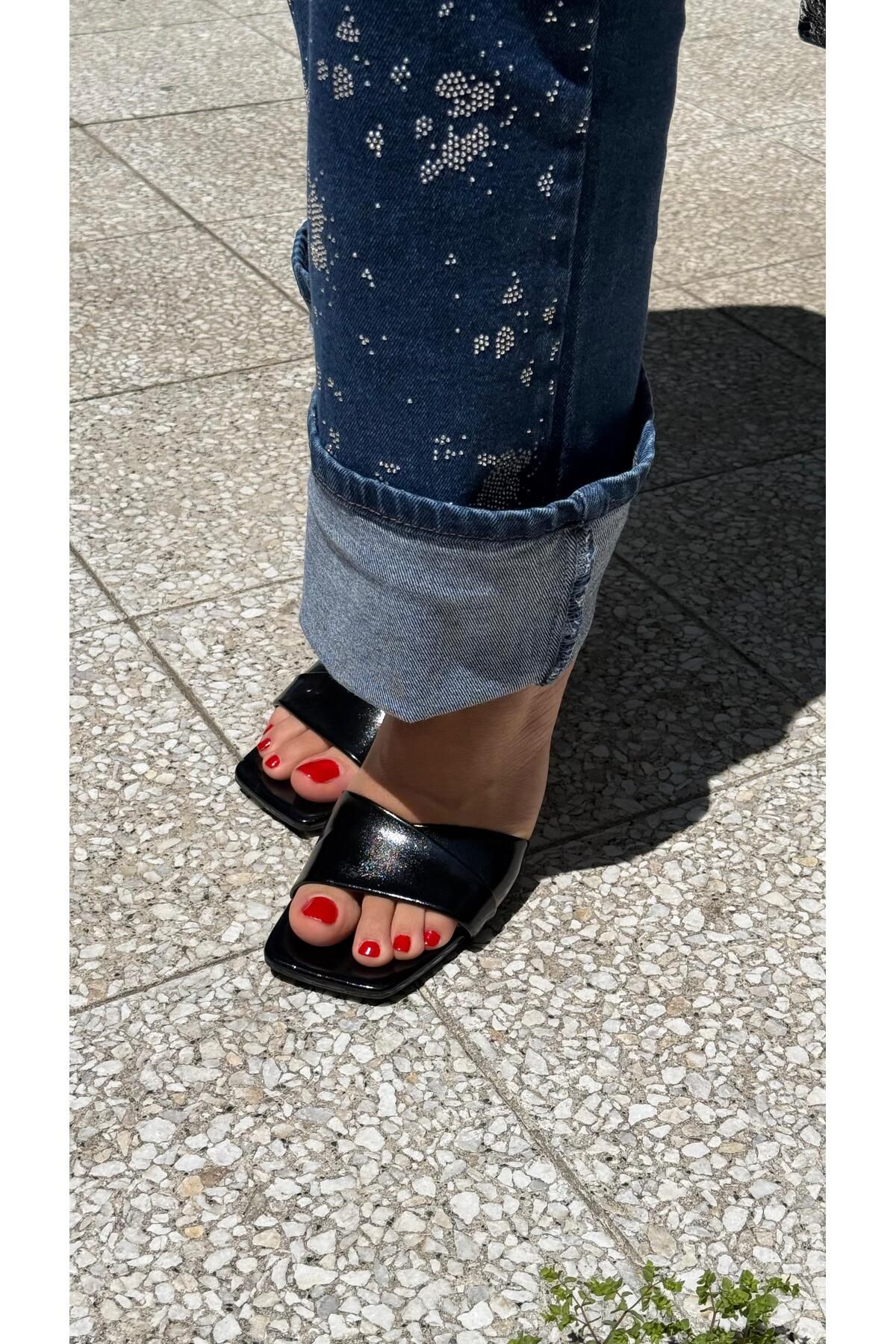 by emine eren emotion shoes Rous Siyah Topuklu Terlik