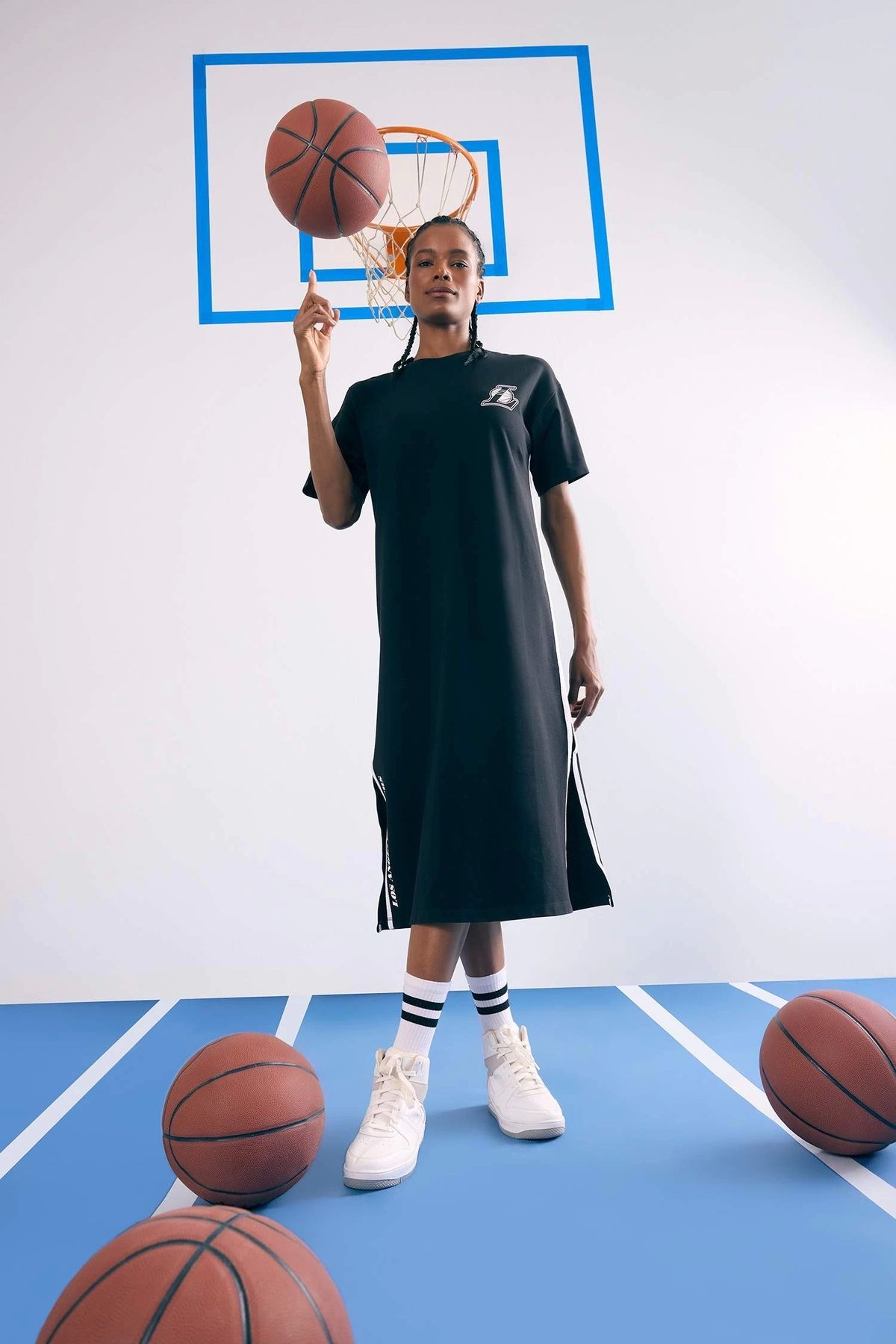 DeFacto B9962 Siyah DeFactoFit NBA Los Angeles Lakers Oversize Geniş Kalıp Pike Midi Elbise
