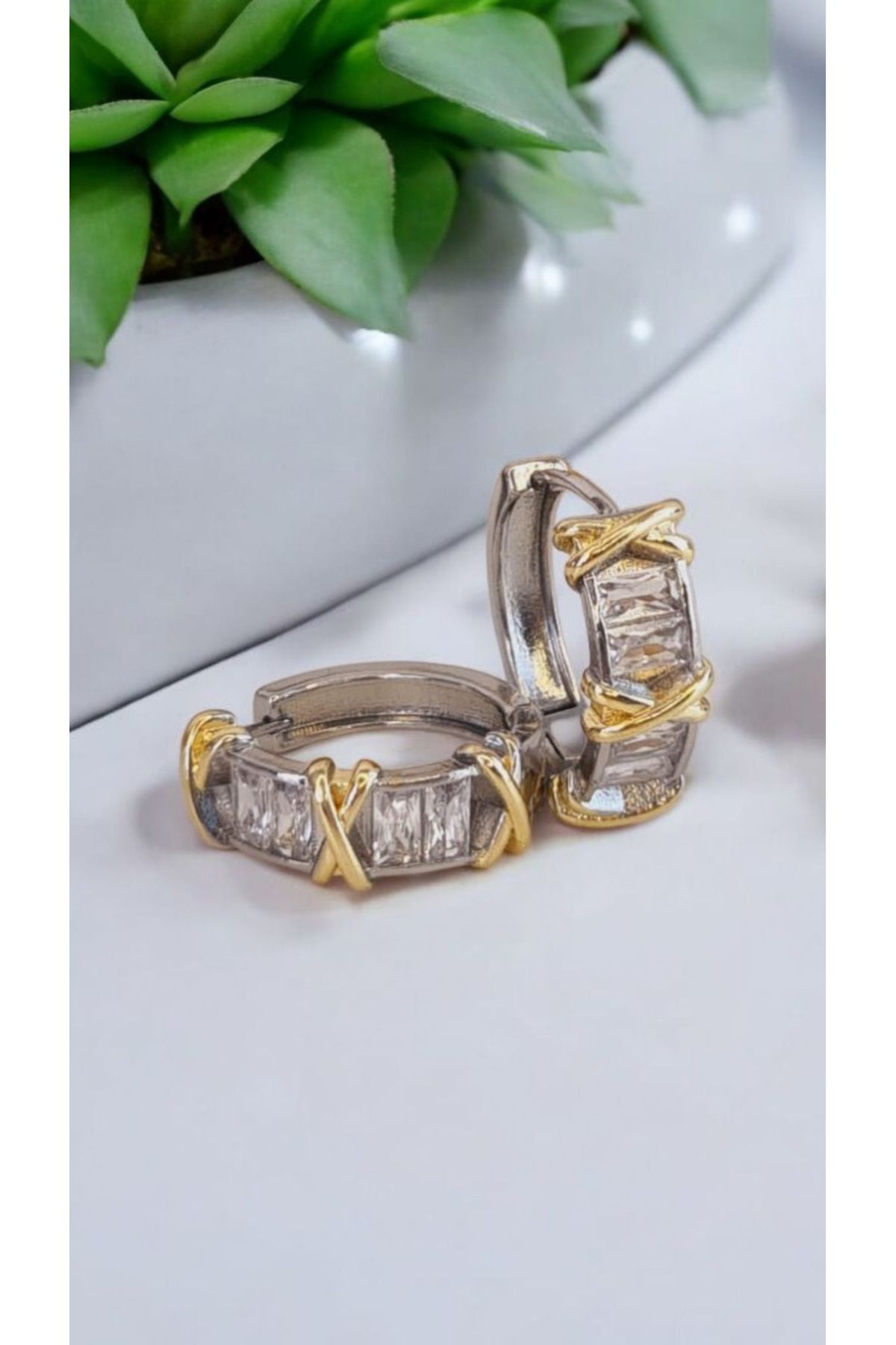 İNİTİUM Premium Seri Paslanmaz Çelik Tiff Model Zirkon Taşlı Küpe