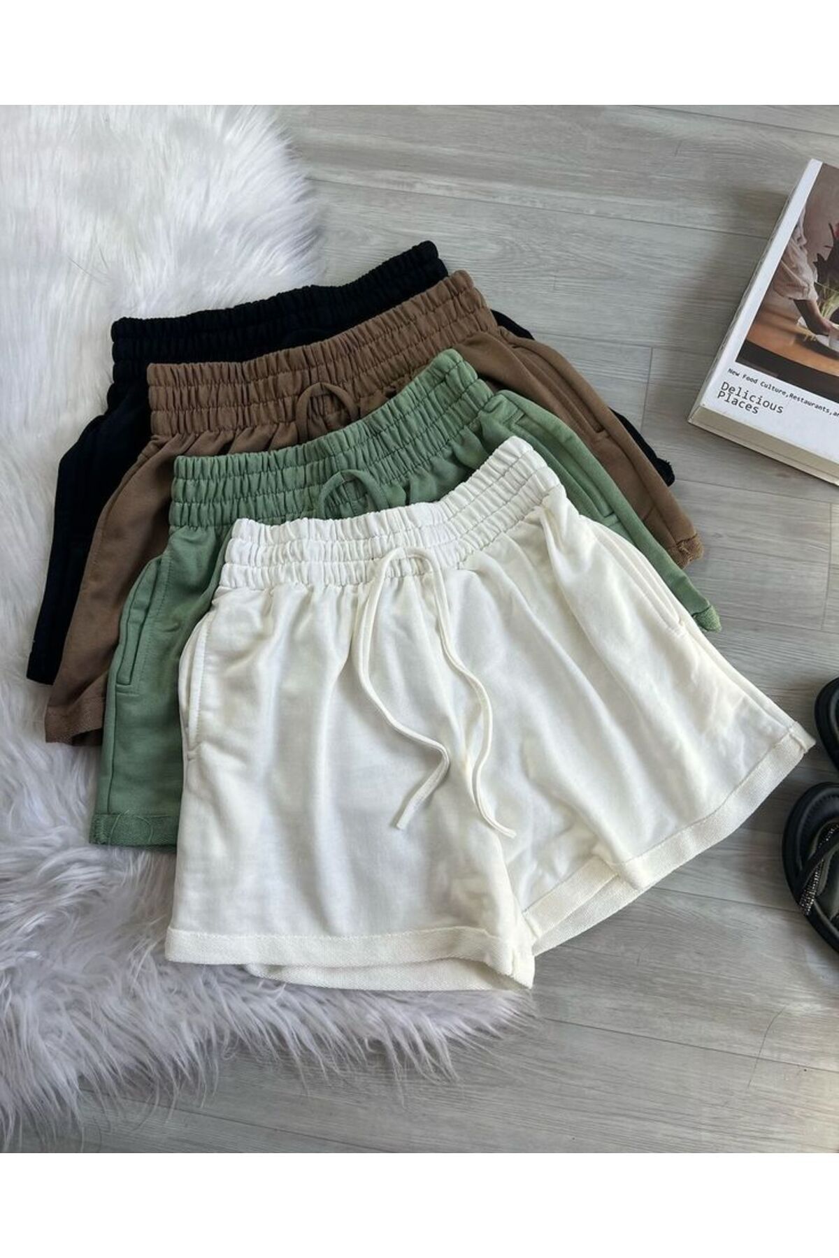 UYN SPORT 4lü Beyaz-Yeşil-Siyah-Kahve Pamuk Polyester Kısa Şort