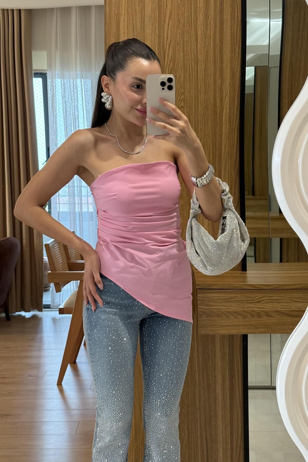 Gizem Ecemiş Solya Pembe Straplez Crop