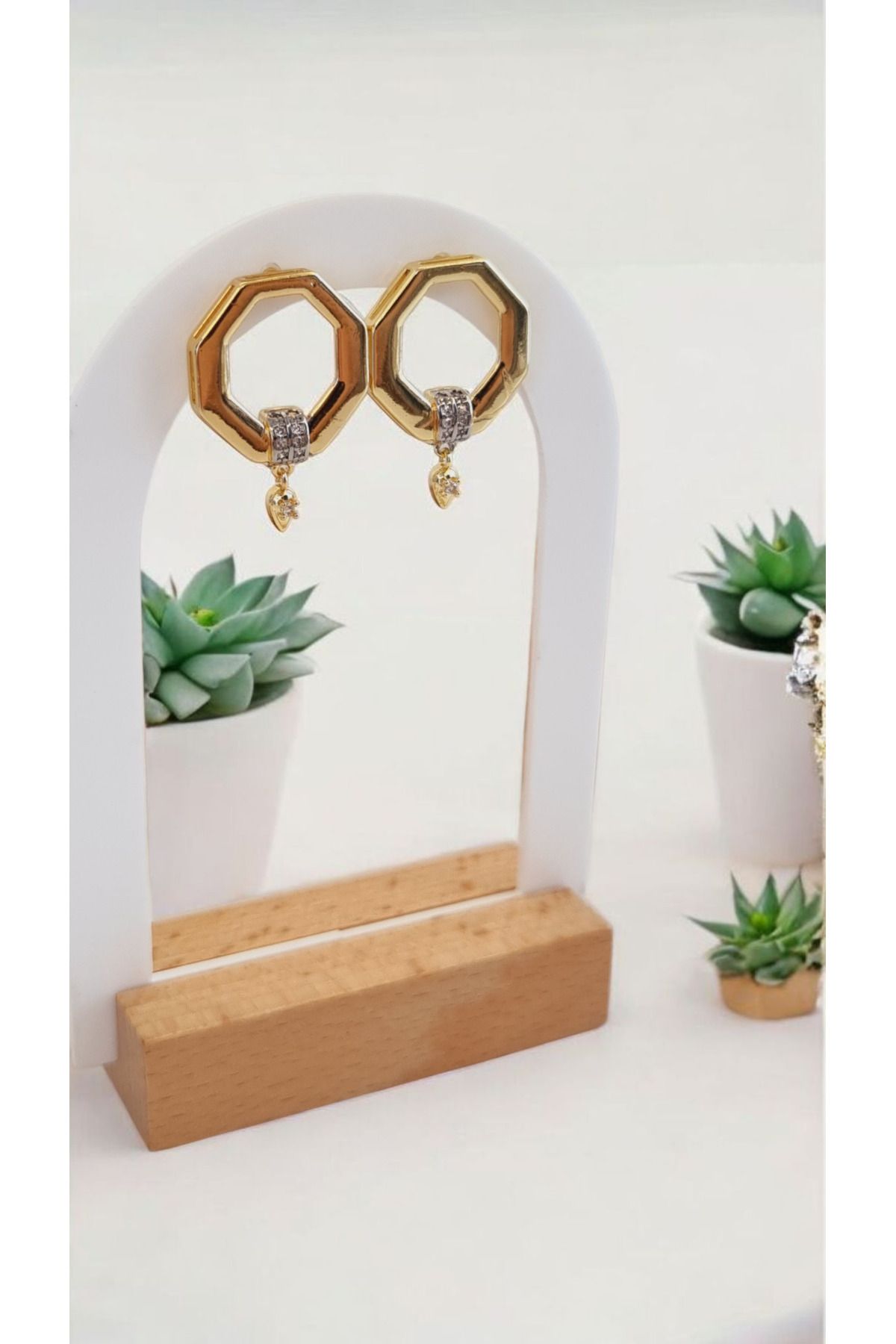 İNİTİUM Premium Seri Paslanmaz Çelik Geometrik Şekilli Taşlı Gold Küpe