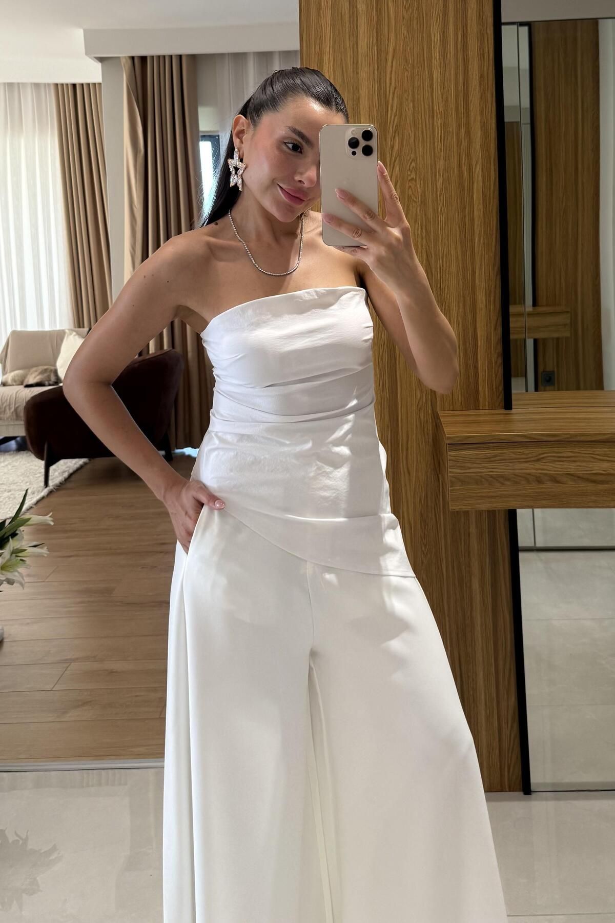 Gizem Ecemiş Solya Beyaz Straplez Crop