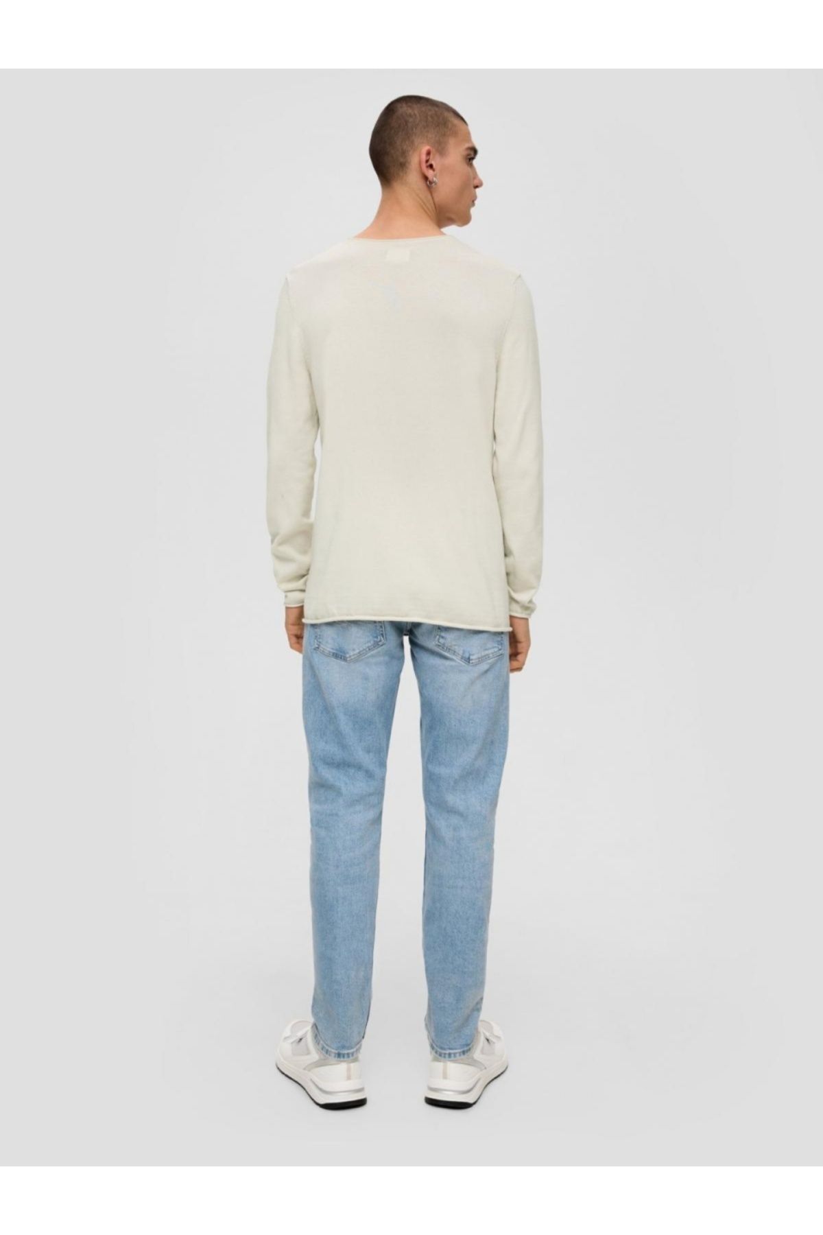 QS by s.Oliver-Men's slim sweater, with a scoop neck, Light gray 2
