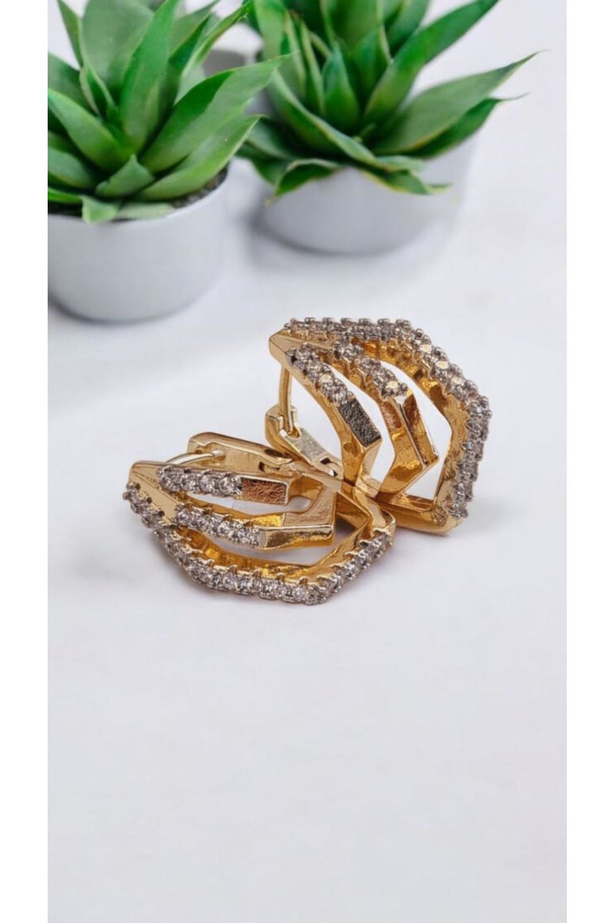 İNİTİUM Premium Seri Paslanmaz Çelik 3'lü Görünümlü Taşlı Gold Küpe