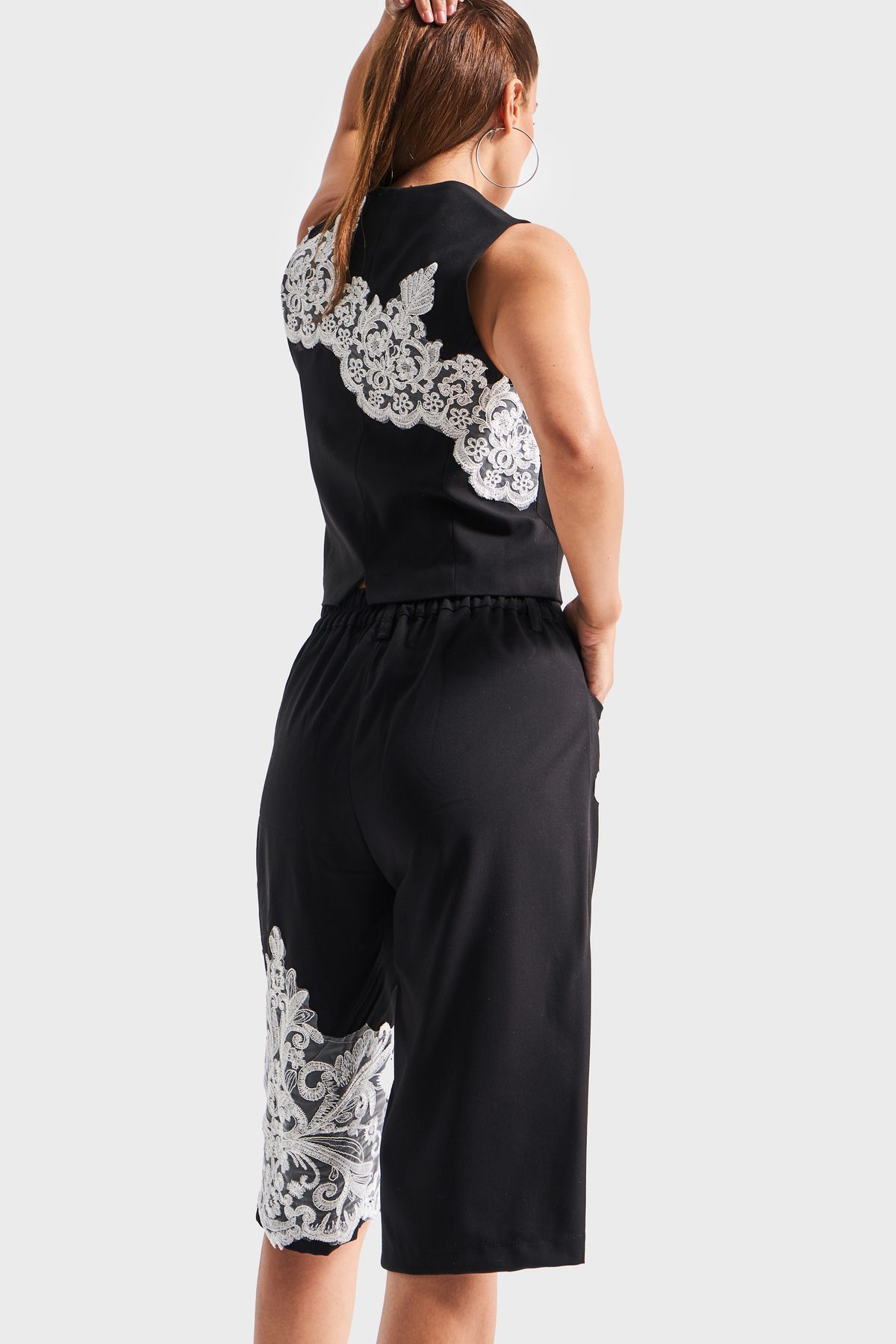 its basic-Women's Black Color Lace Embroidered Midi Length Design Fabric Bermuda Shorts 5