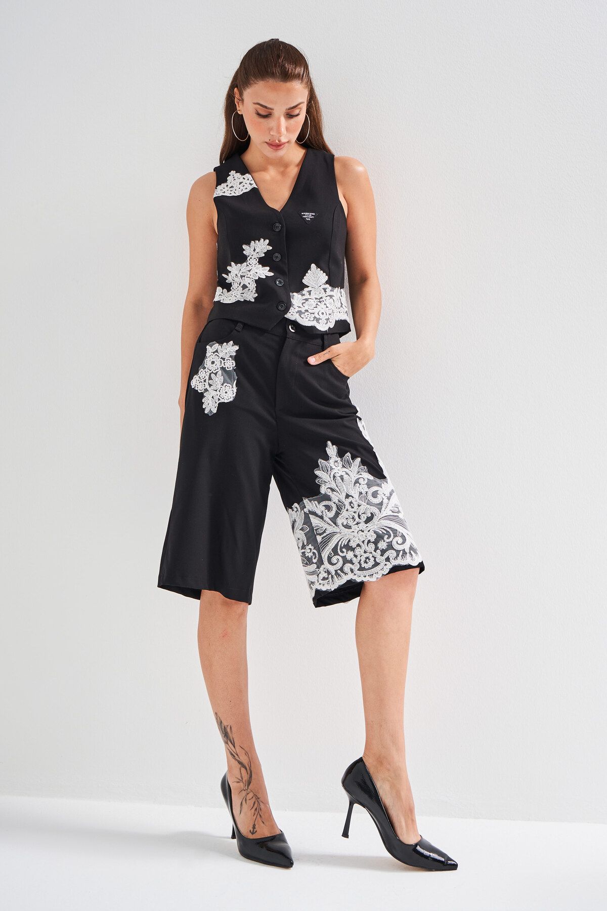 its basic-Women's Black Color Lace Embroidered Midi Length Design Fabric Bermuda Shorts 4
