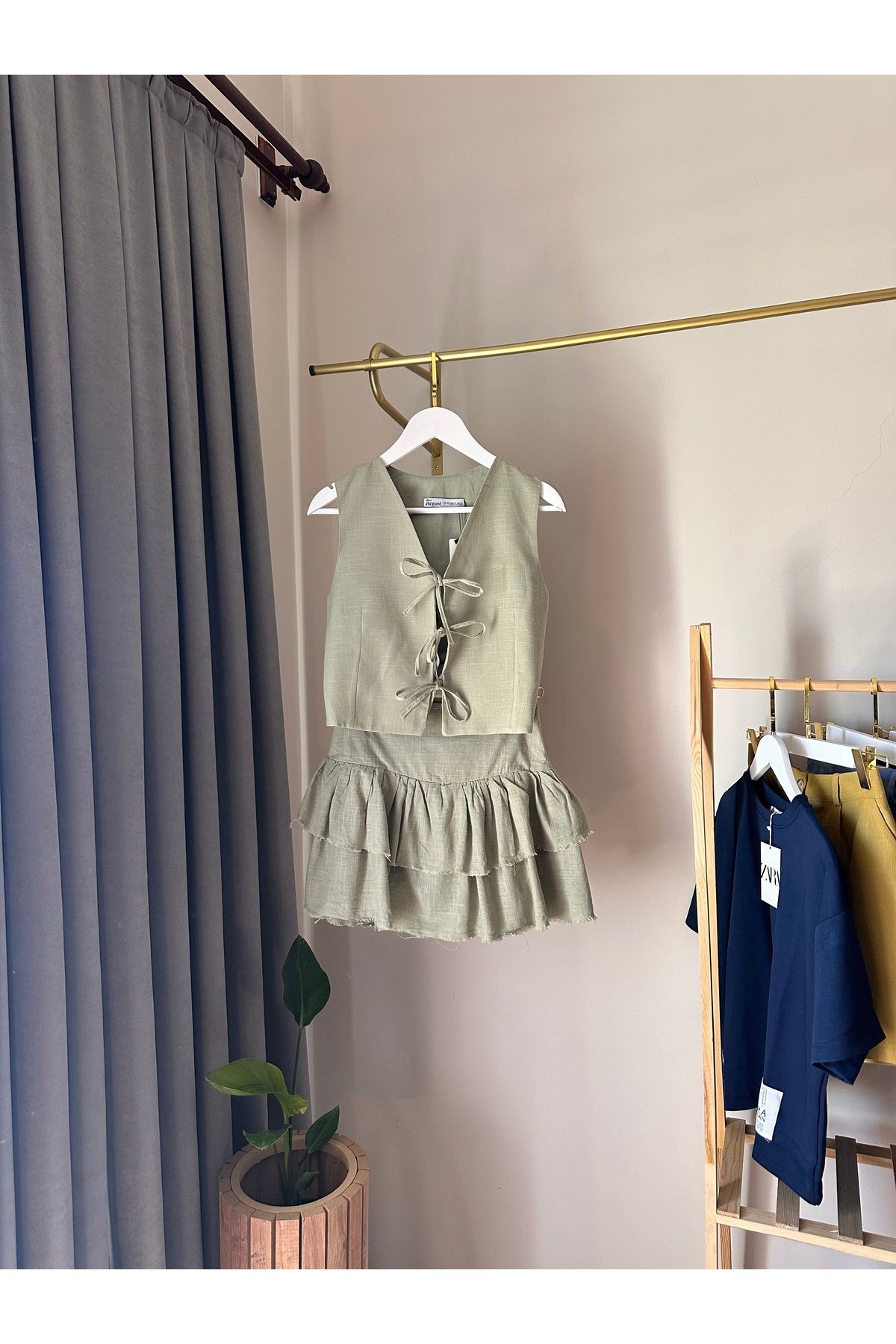Store Keten Yeşil Önü Bağcıklı Yelek Fırfırlı Şort Etek Takım