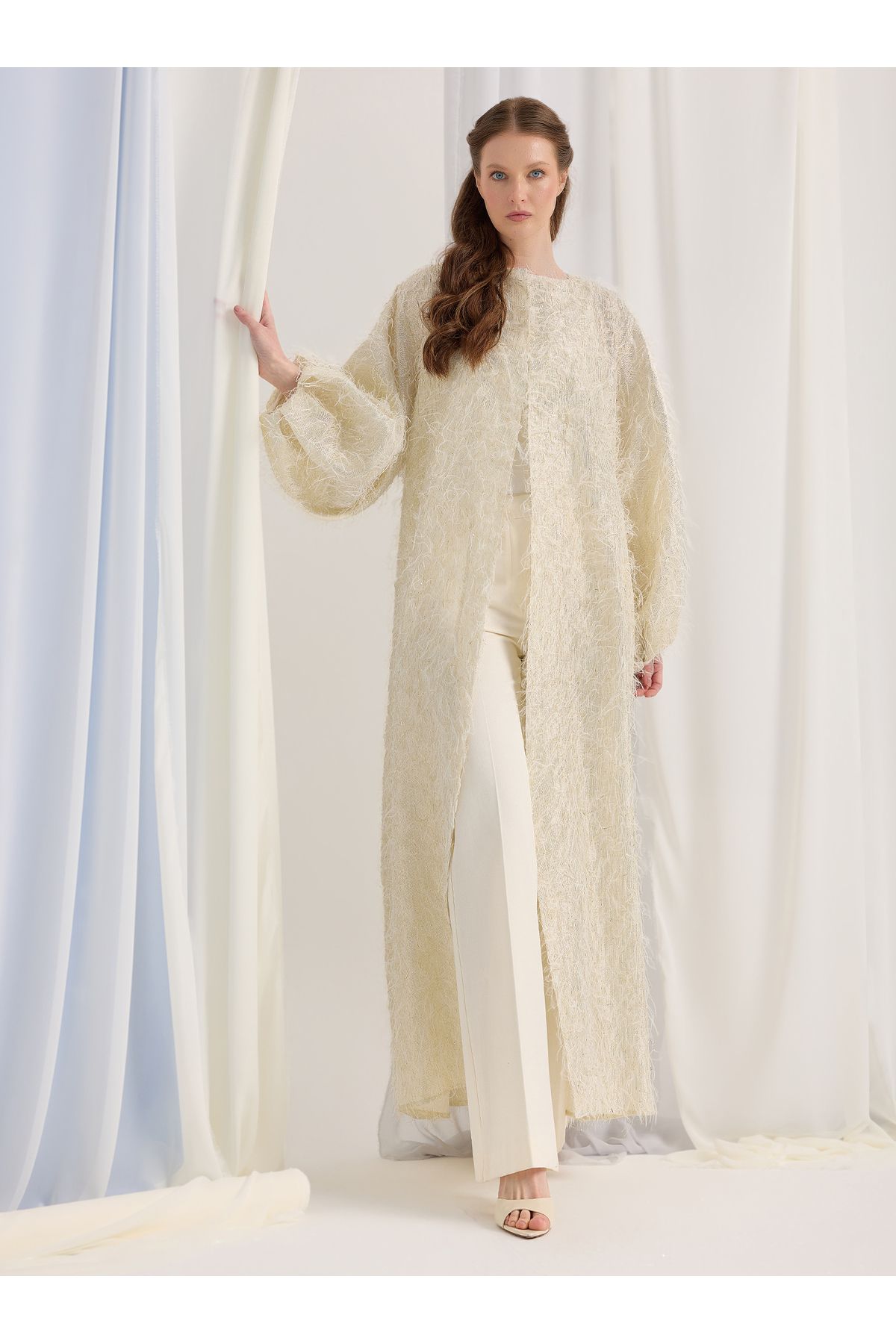 Store Wf Tüylü Ekru Abaya