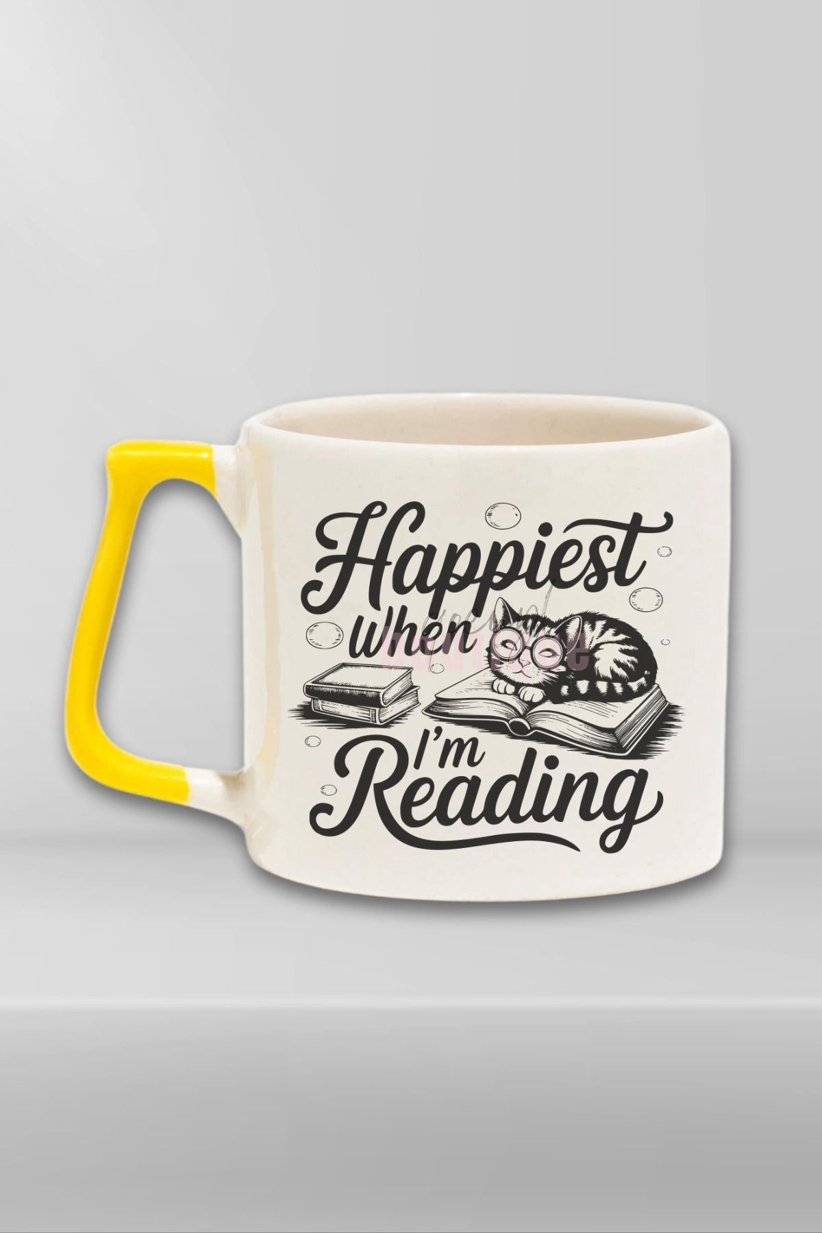 qoeuyl boutique Happiest When I Am Reading Yazılı Kitap Sever Mutluluğu Hediyelik Sarı Kulplu Kupa Bardak