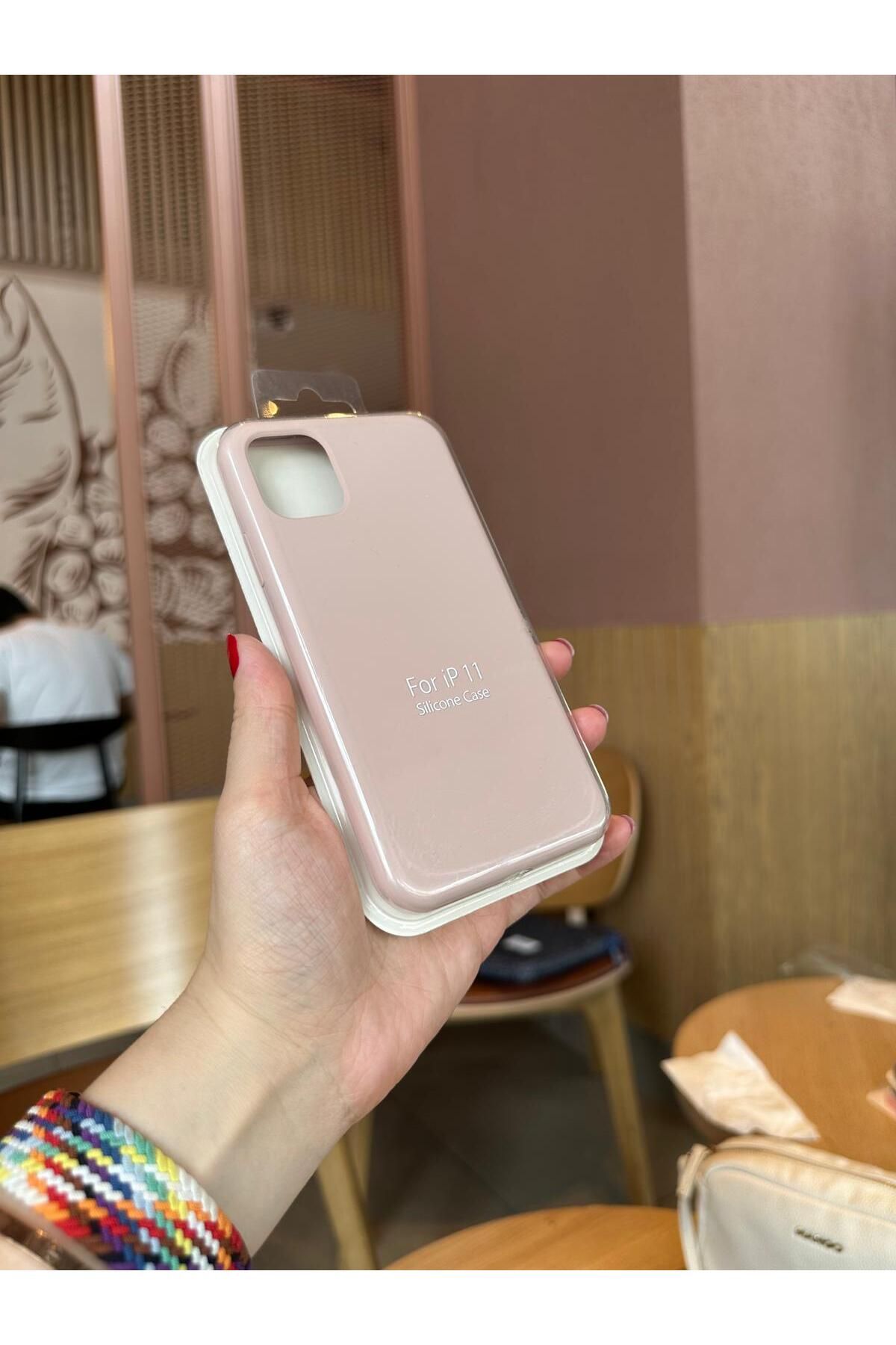 Serena Company iPhone 14 Uyumlu Ekru Silikon Telefon Kılıfı