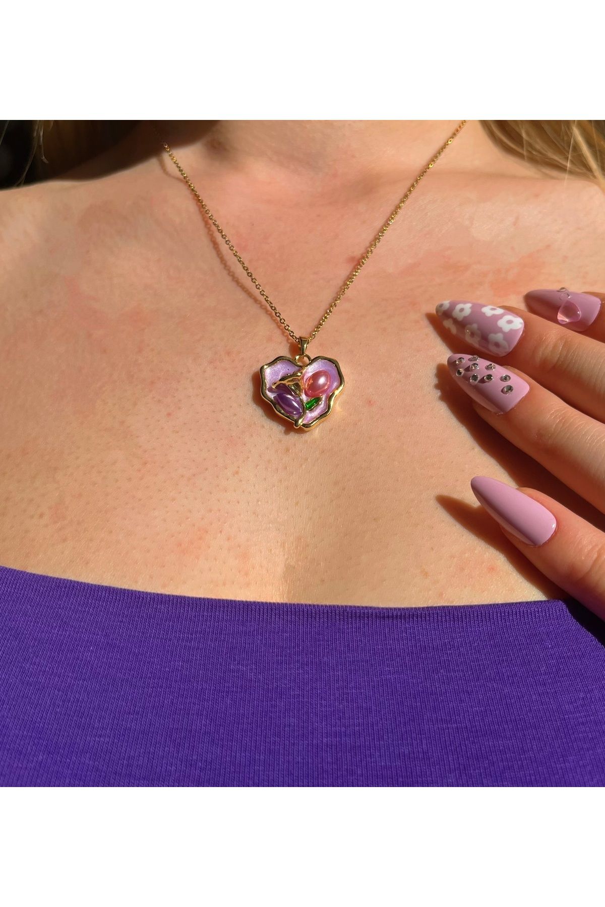 B&E SHİNE JEWERLY “Kararmaz Çelik Retro Kalp Çiçek Desen Kolye”