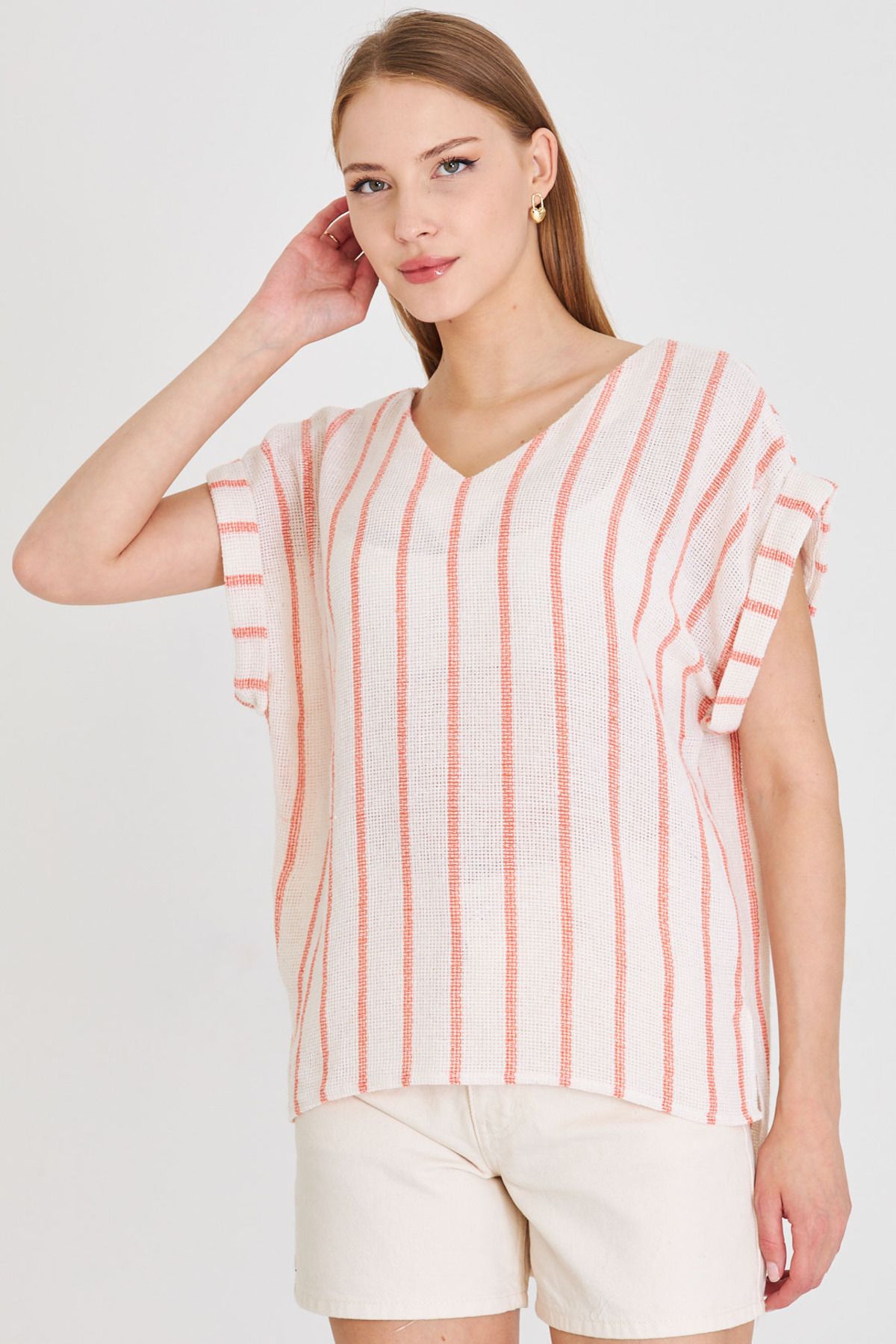 armonika Kadın Turuncu V Yaka Yanları Yırtmaçlı Arkası Uzun Duble Kol Detaylı Oversize Bluz ARM-25Y001056