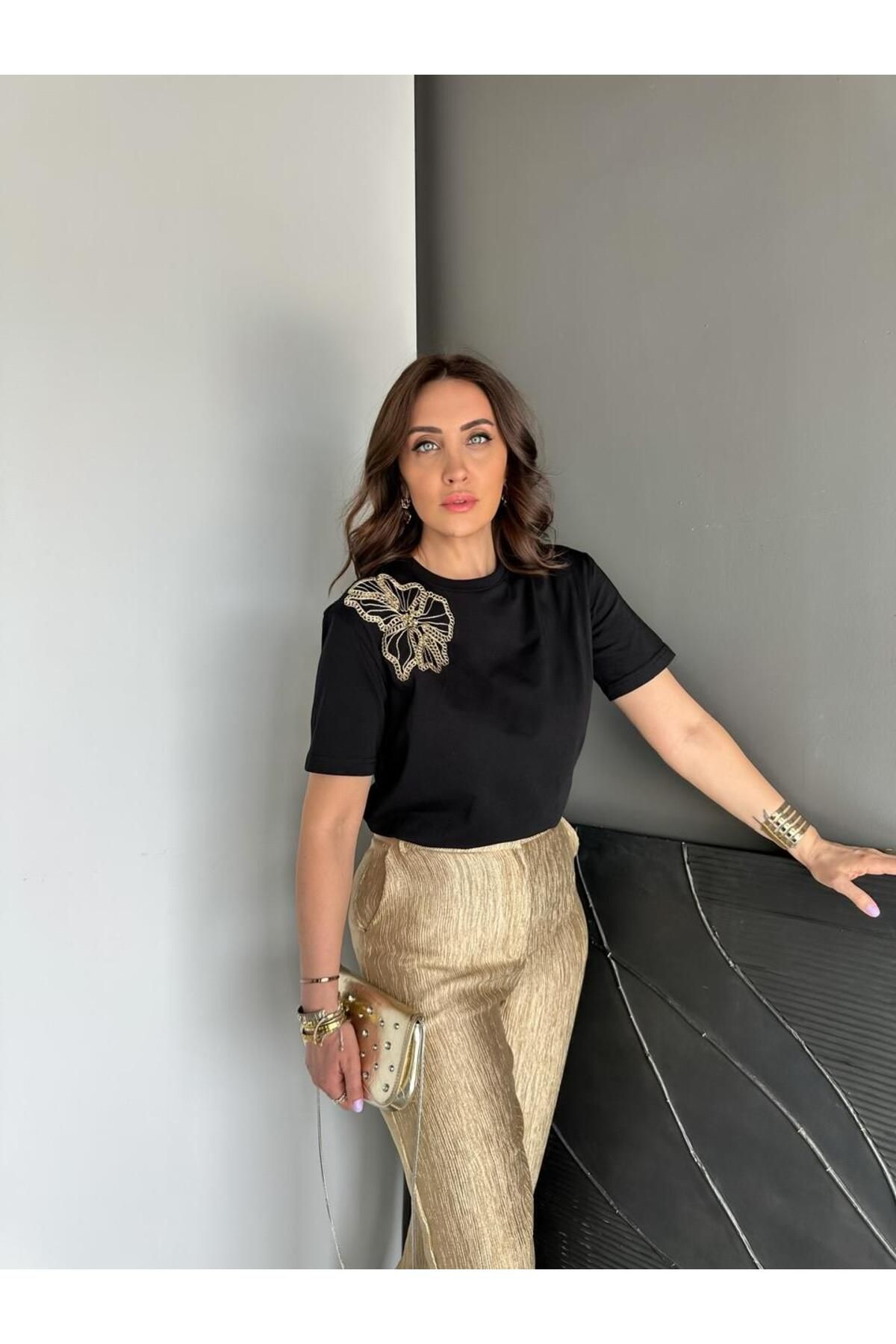 Zerrincan Giyim Siyah Gold Çiçek İşlemeli Tshirt