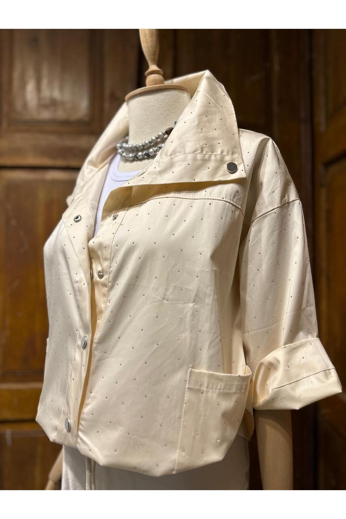 Özgürbutik TAŞLI GABARDIN CEKET