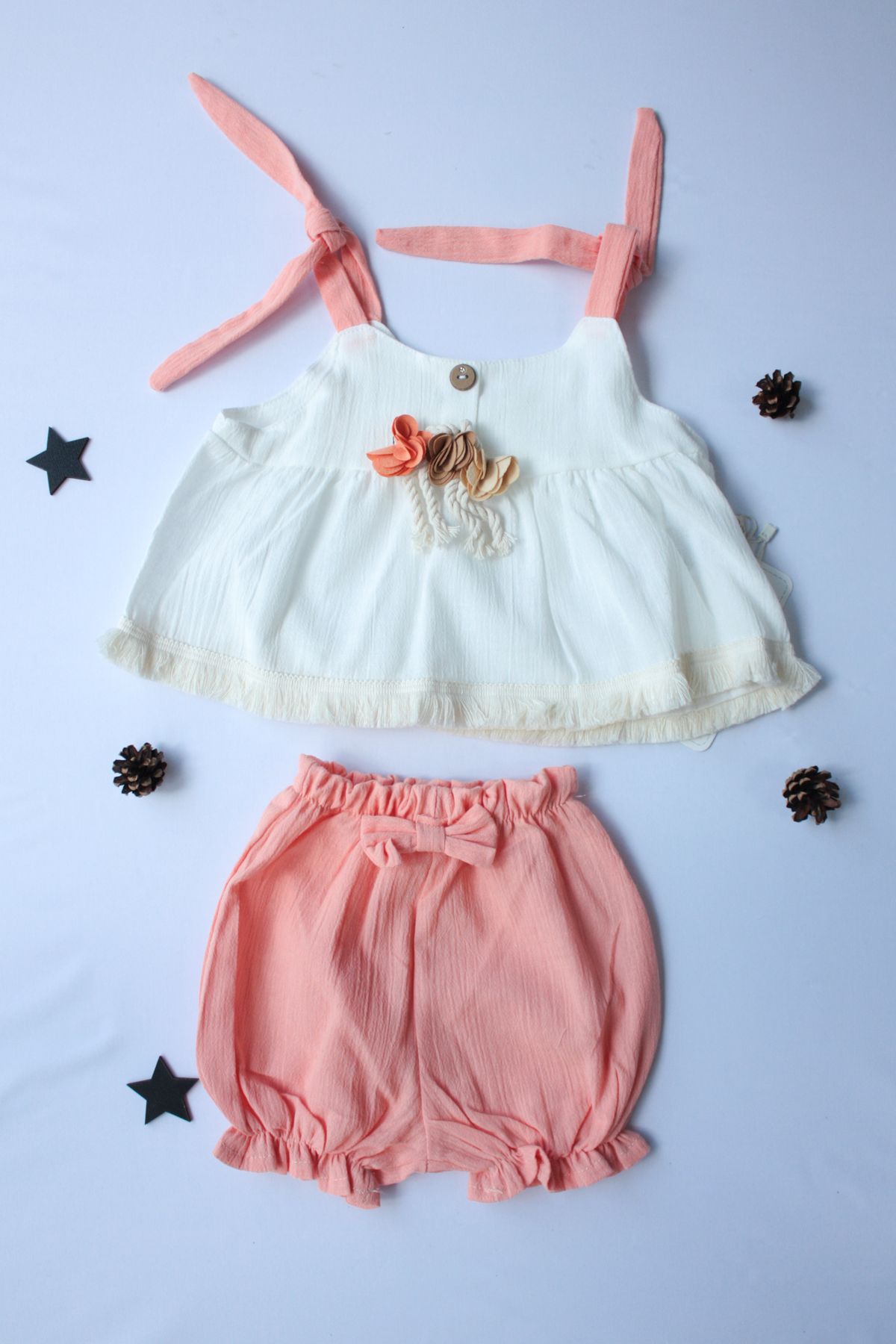 Pio Kids %100 PAMUK ORGANİK KRİNKIL KENDİNDEN İP ASKILI BROŞLU ŞORTLU LASTİK PAÇALI 2Lİ KIZ BEBEK TAKIM