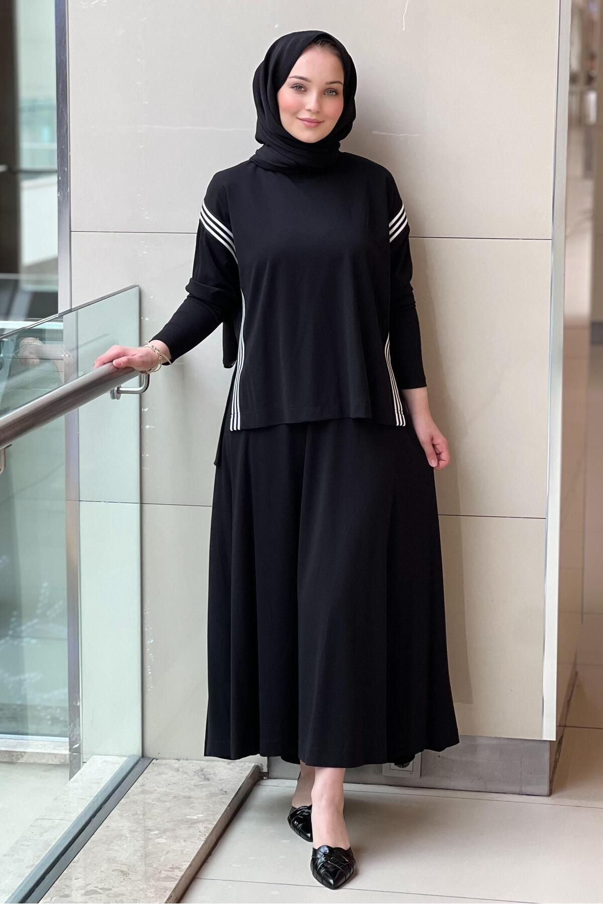 Nurcan Çetin Çizgi Bantalı Önü Kısa Arkası Uzun Tunik Etek Takım