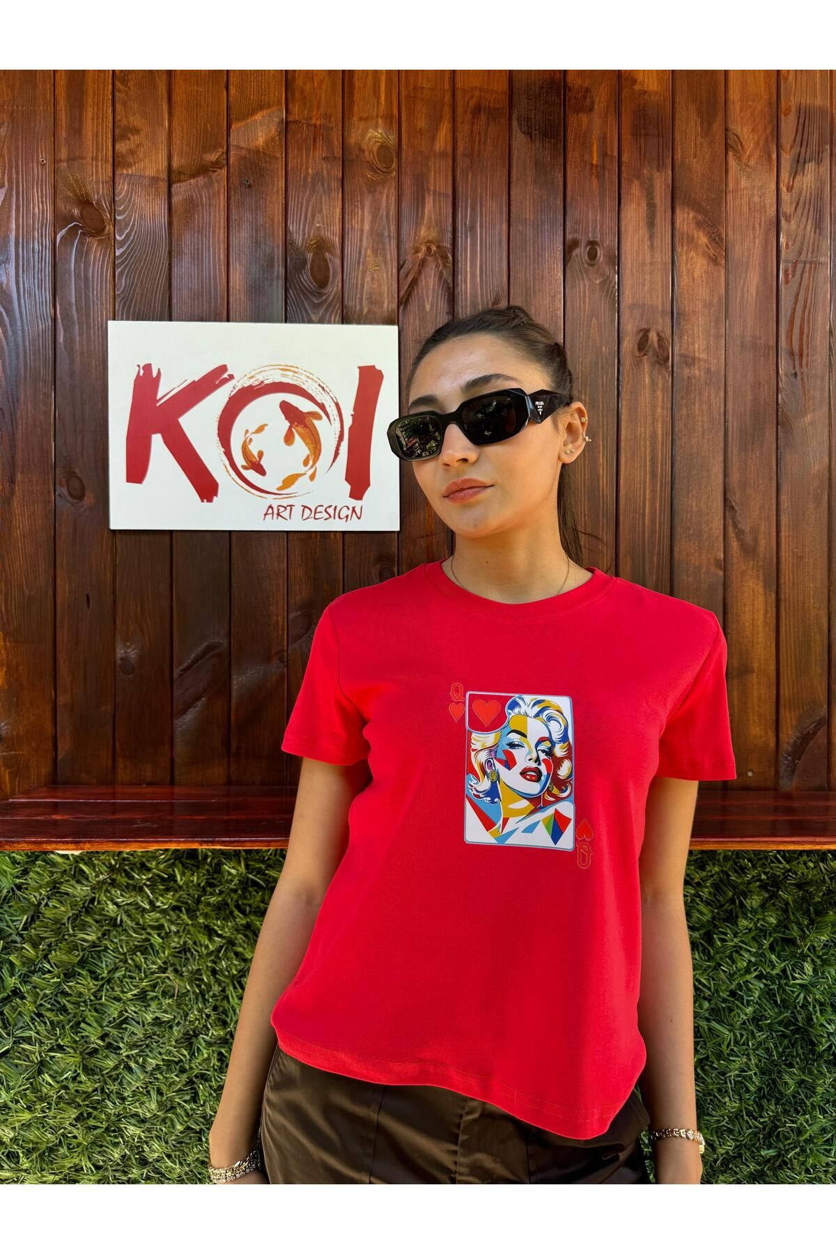 Butik Marilyn Monroe kart / Kadın Kırmızı Renk T-Shirt