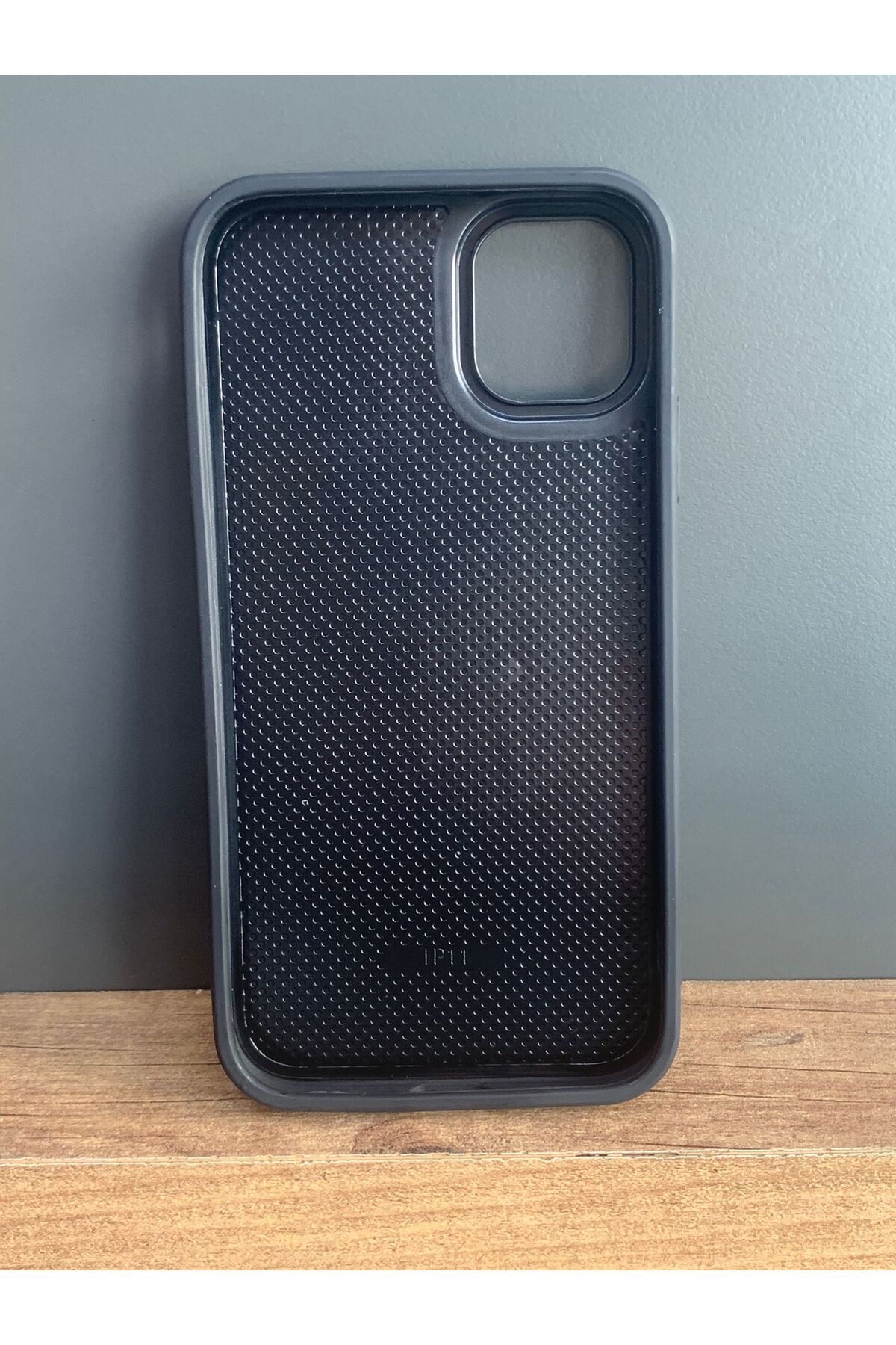shop İphone 11 uyumlu Kılıfı Kabarma Desenli ve Logolu Kabarık Yüzeyli Lux Silikon Kılıf