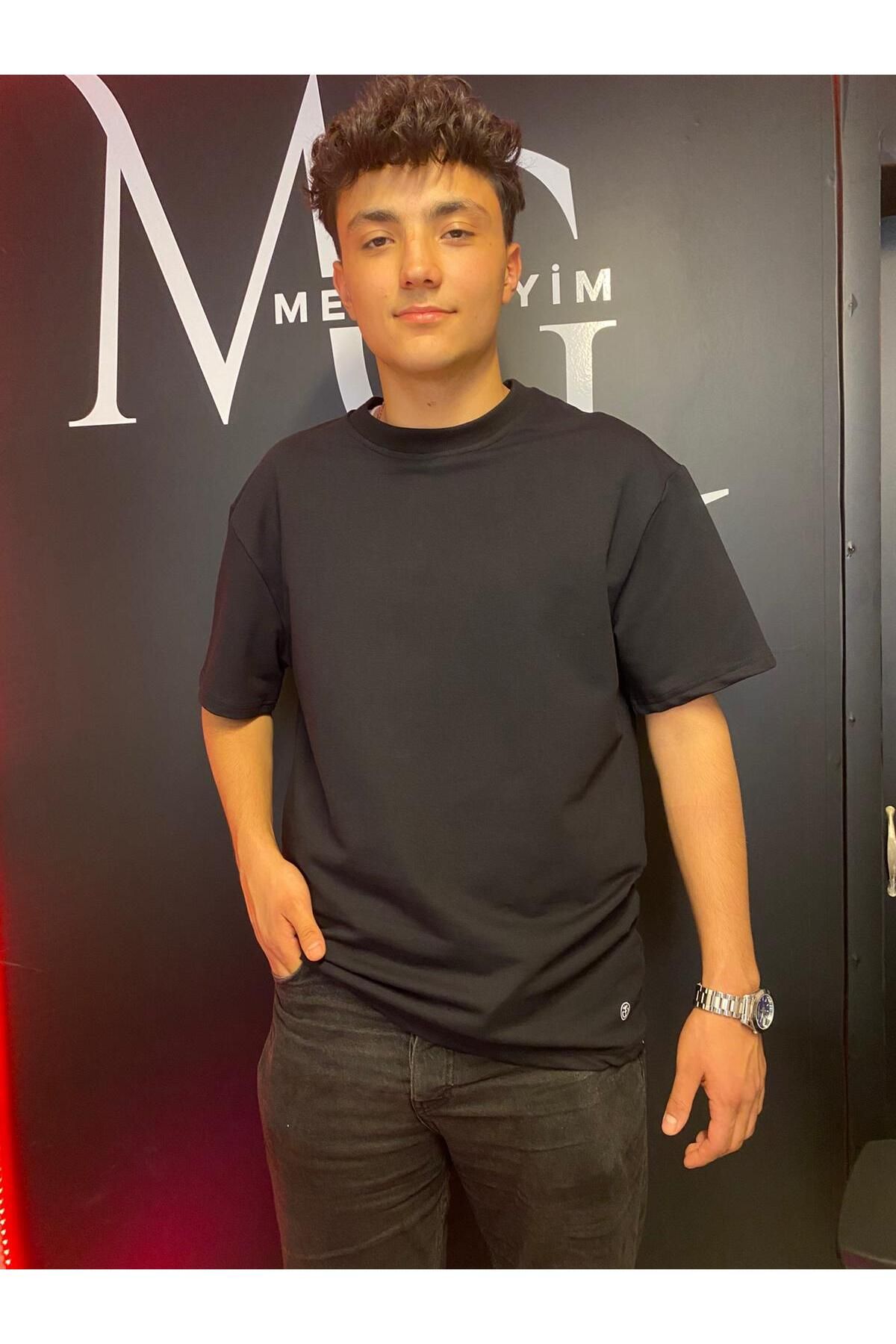 OGUŞ Siyah Oversize T-shirt