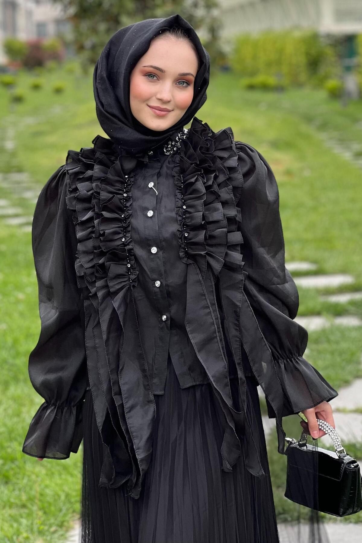 Mahal Yakası Taşlı Fırfırlı Saten Gömlek