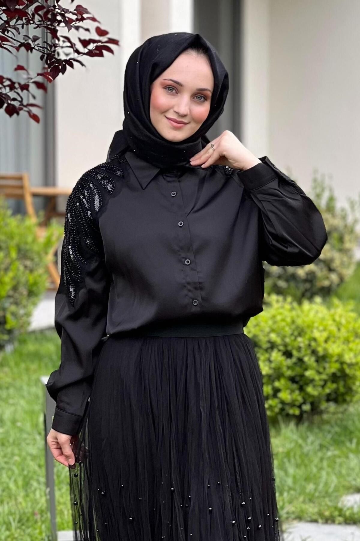 Mahal Omuzları Organze Boncuk İşlemeli Saten Gömlek