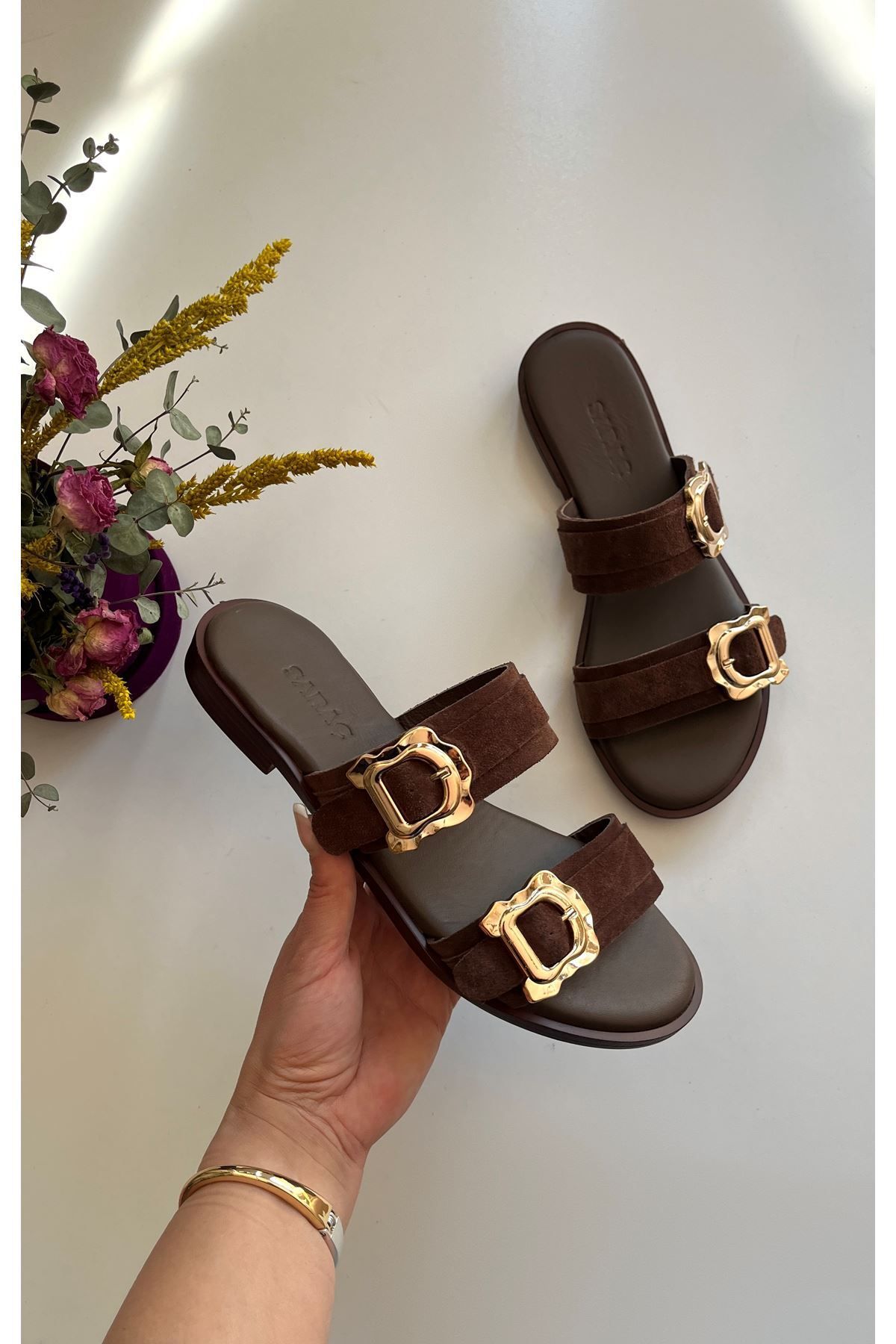 Saracshoes Gerçek Deri Süet Kahverengi Tokalı Kadın Terlik Monita