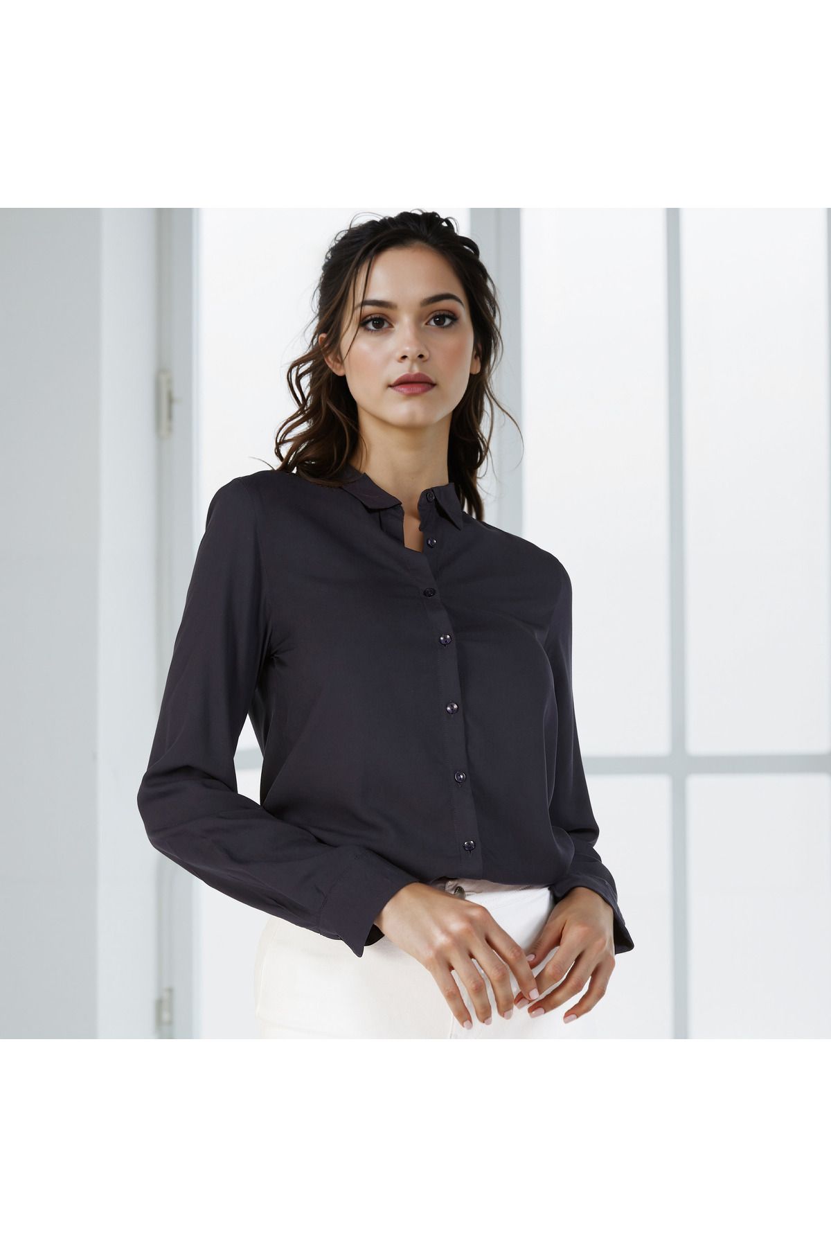 FAV-Shirt with Long Sleeves and Button Closure 1