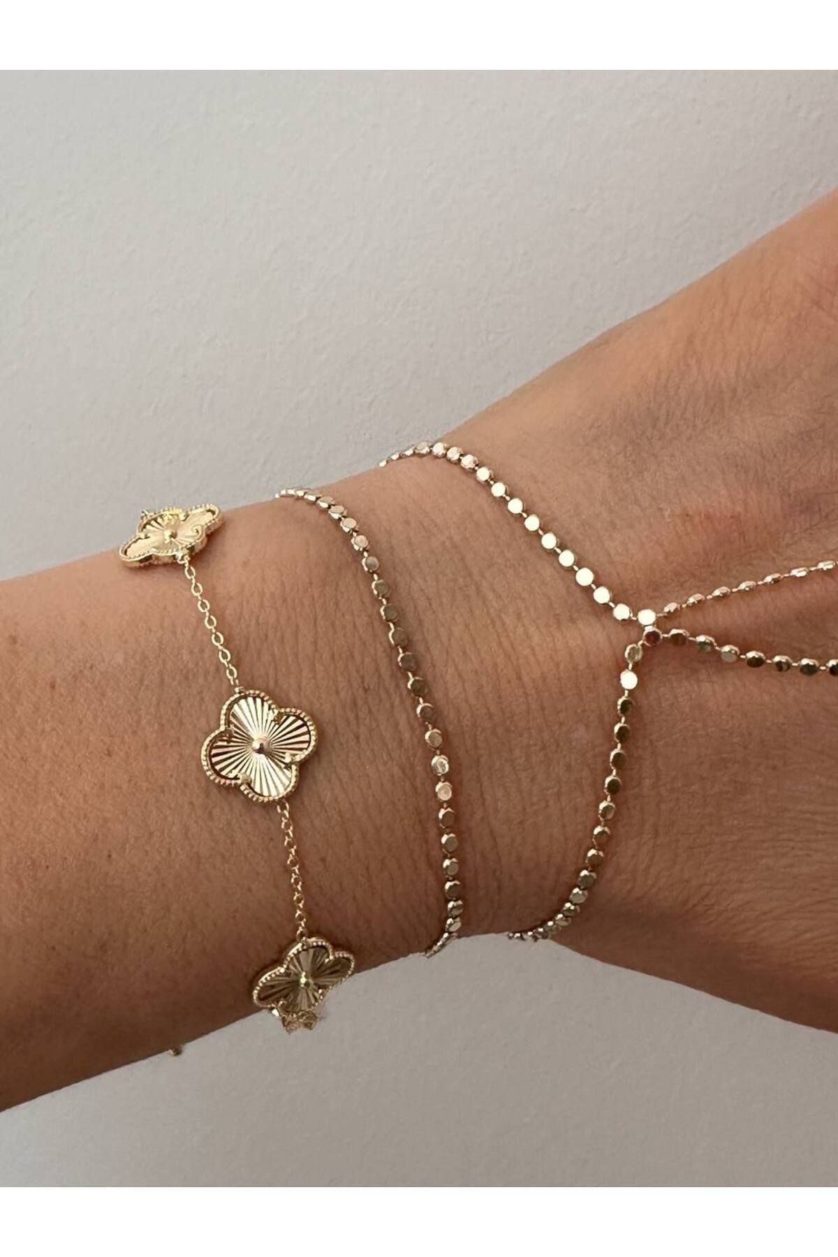 Esmeray Aksesuar Vip Çelik Gold Renk Büyük Yonca Figürlü Premium Seri Bileklik Uzunluk 16,5 cm. 21 cm.