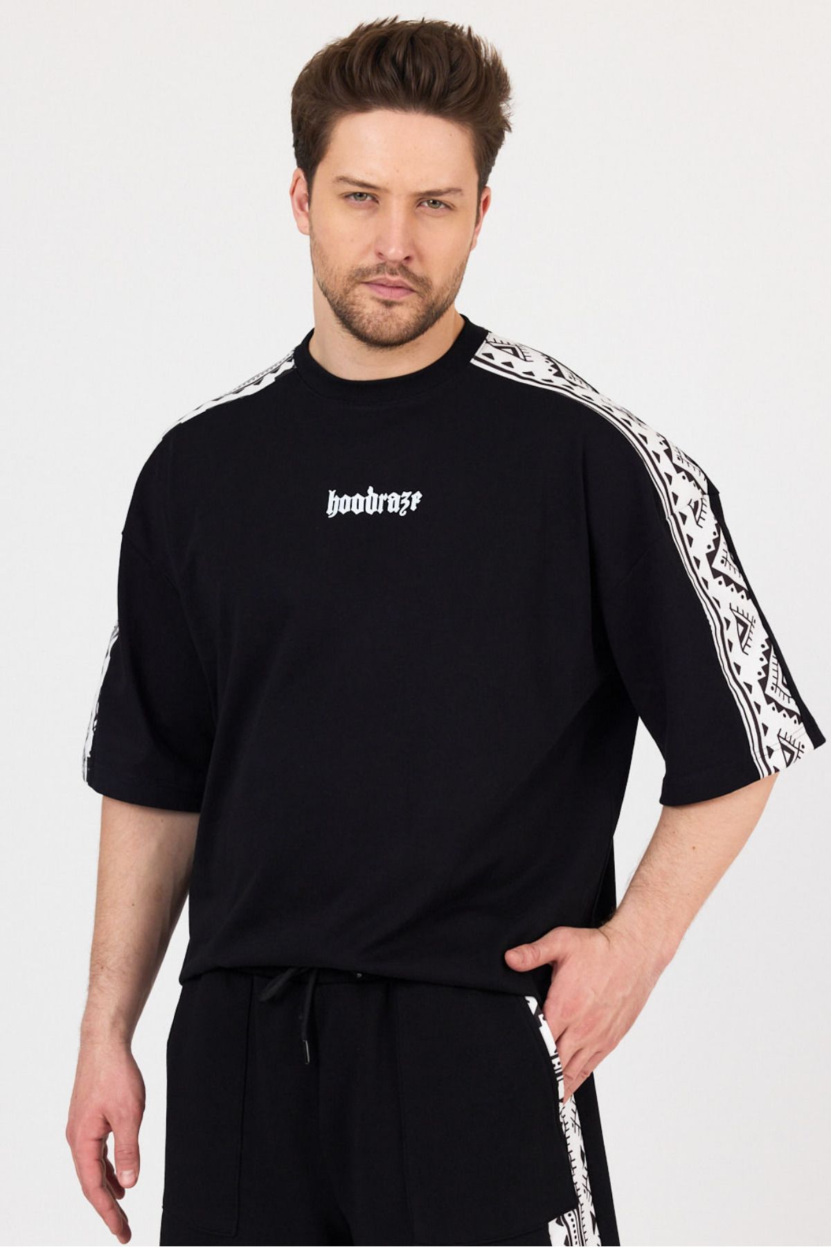Hoodraze Erkek Siyah Beyaz Omuz Garnili T-shirt