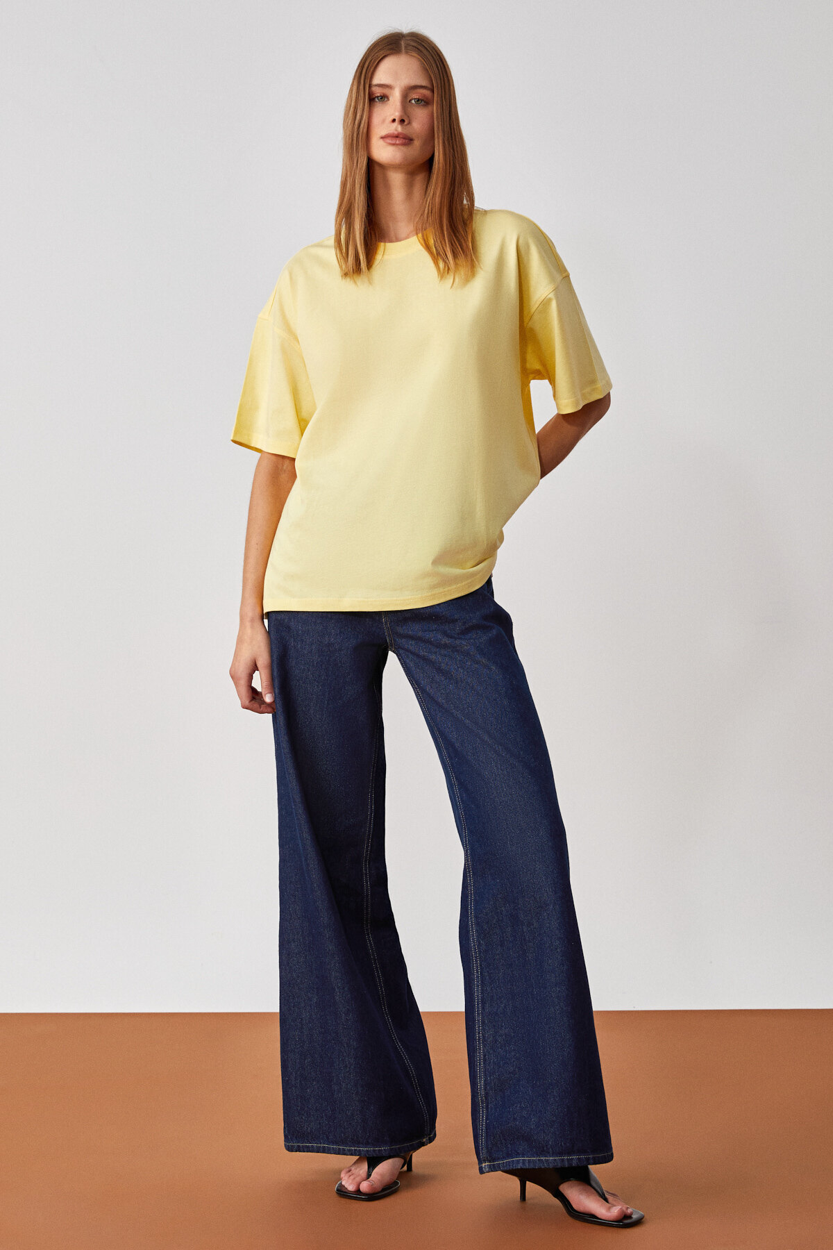 LAGERTHA Kadın %100 organik Pamuklu Kalın Dokulu Oversize Fit Yuvarlak Yakalı Sarı T-Shirt
