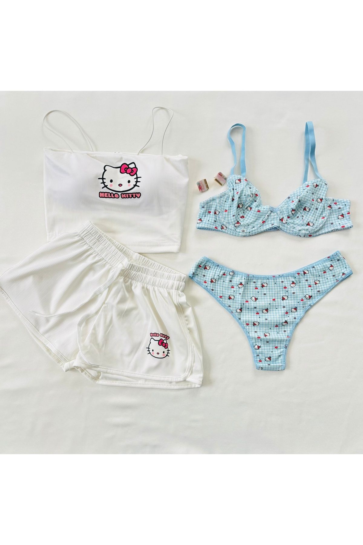 İNKO İÇ GİYİM Hello Kitty Desenli Sütyen Tanga Bluz Şort 4'lü Set