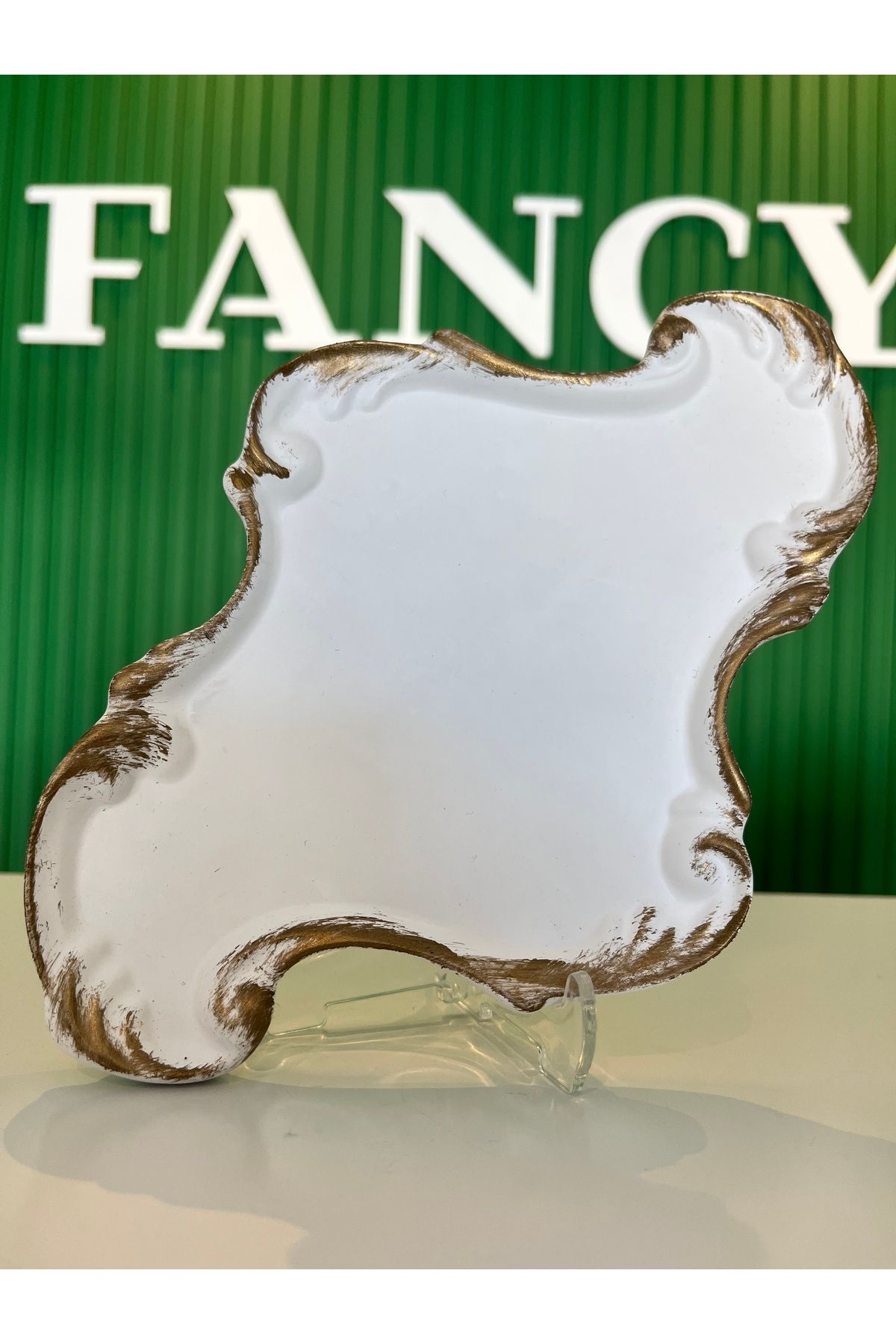 Fancy El Boyaması Klasik Formlu Dekoratif Tepsi – Beyaz & Altın Detaylı