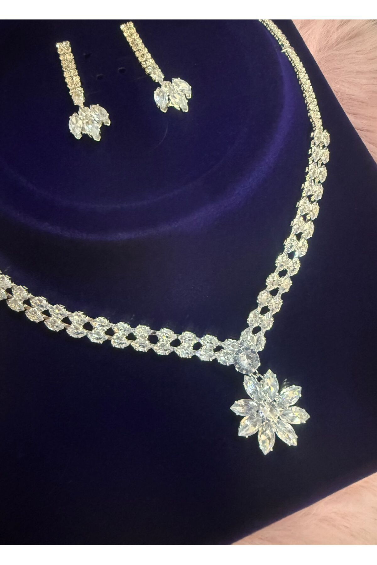 Butik Zirkon Çiçek Kolye Seti - Işıltını Konuştur Yeni Sezon
