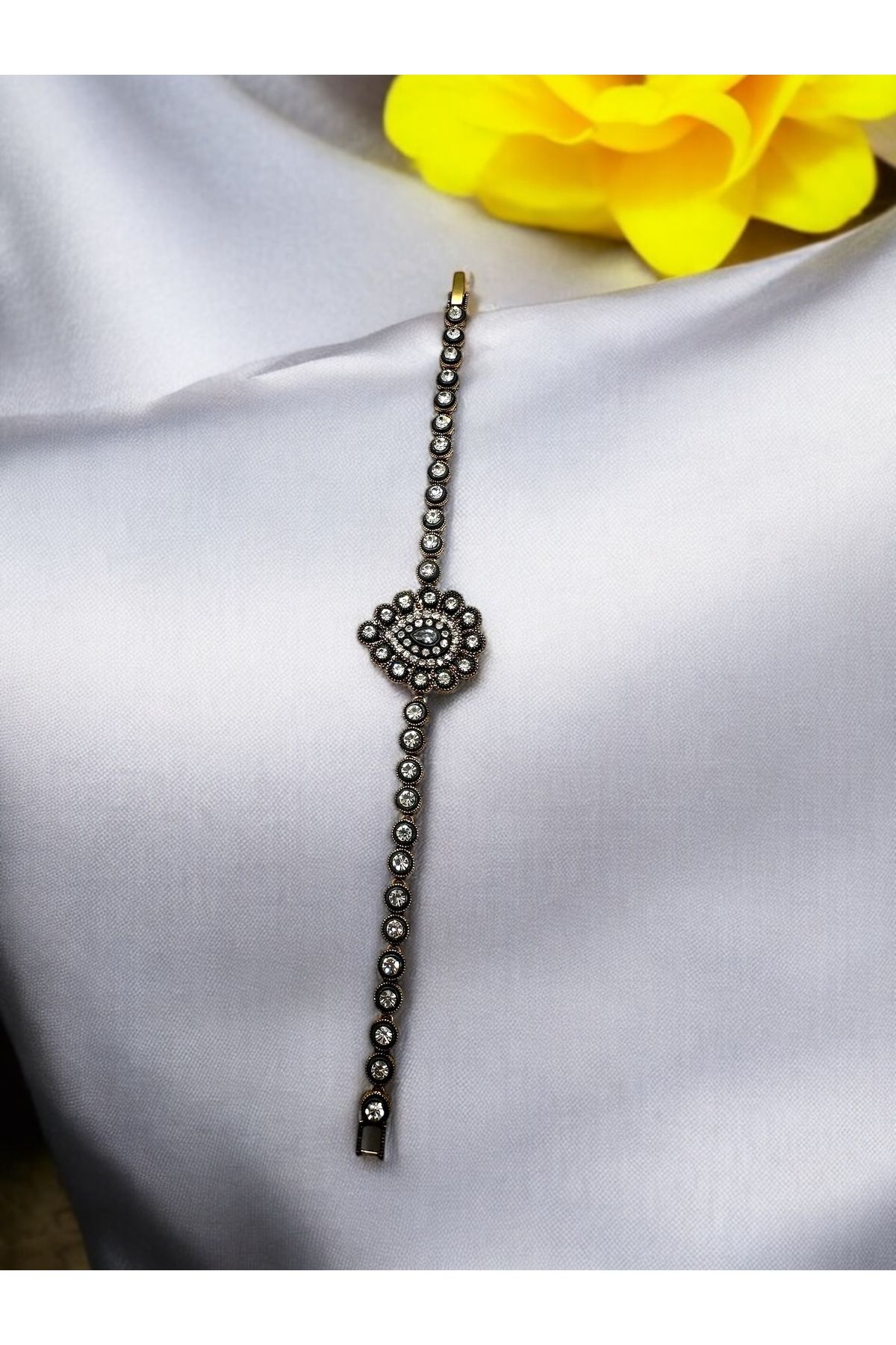 FUYA JEWELLERY Zirkon Taşlı Elmas Montür Su Damlası Bileklik