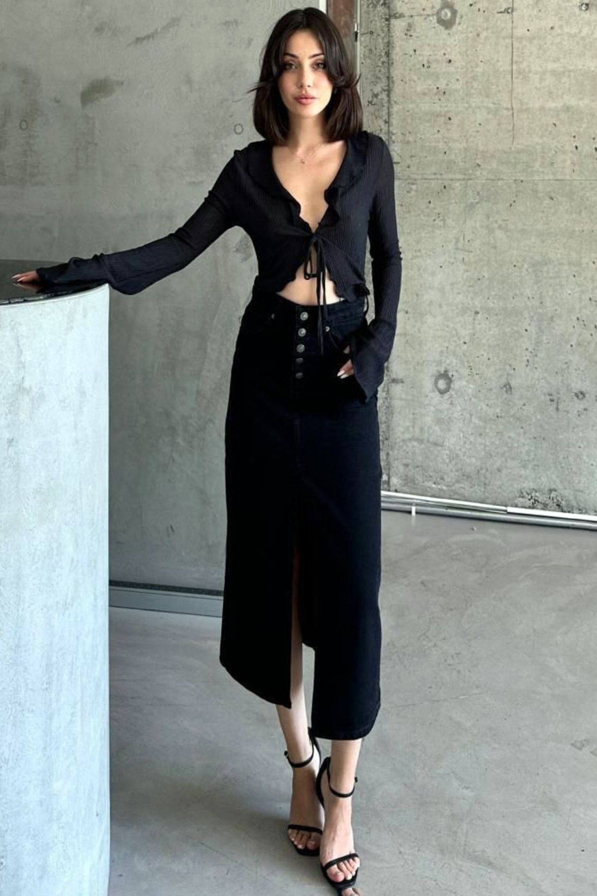 MissThetis Yüksek Bel Düğme Detaylı Çift Cepli Düz Straight Kesim Midi Boy Önü Yırtmaçlı Günlük Denim Kot Etek