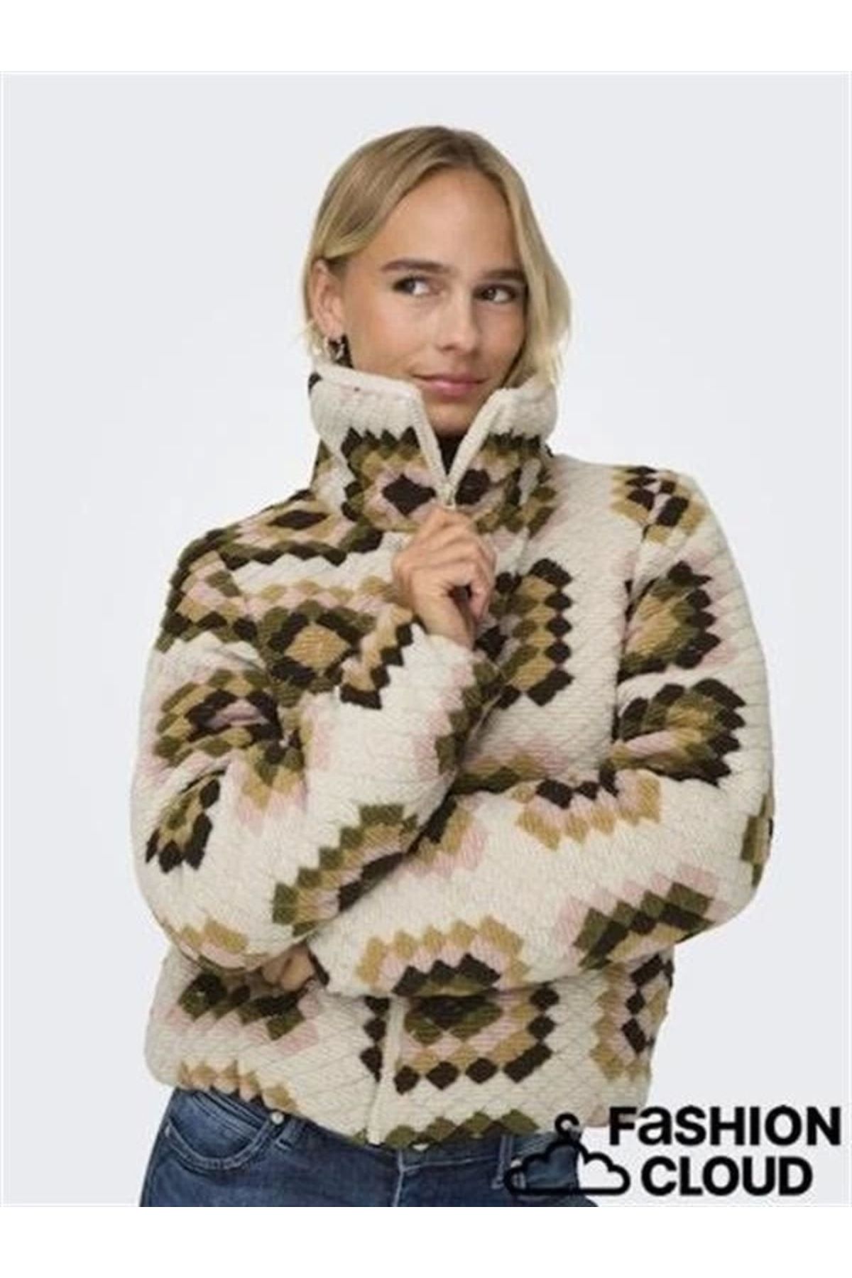 Lale Moda Şıklık Ve Zerafetiyle Göz Alıcı Kadın Ceket