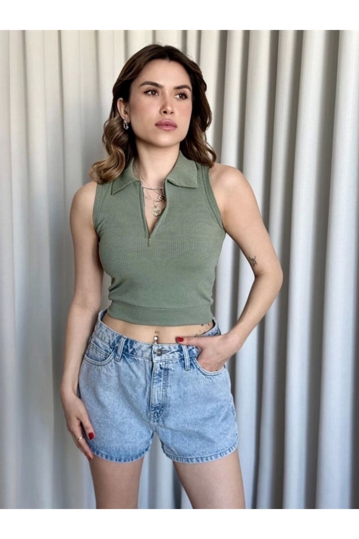 Lale Moda Kısa fermuarlı crop