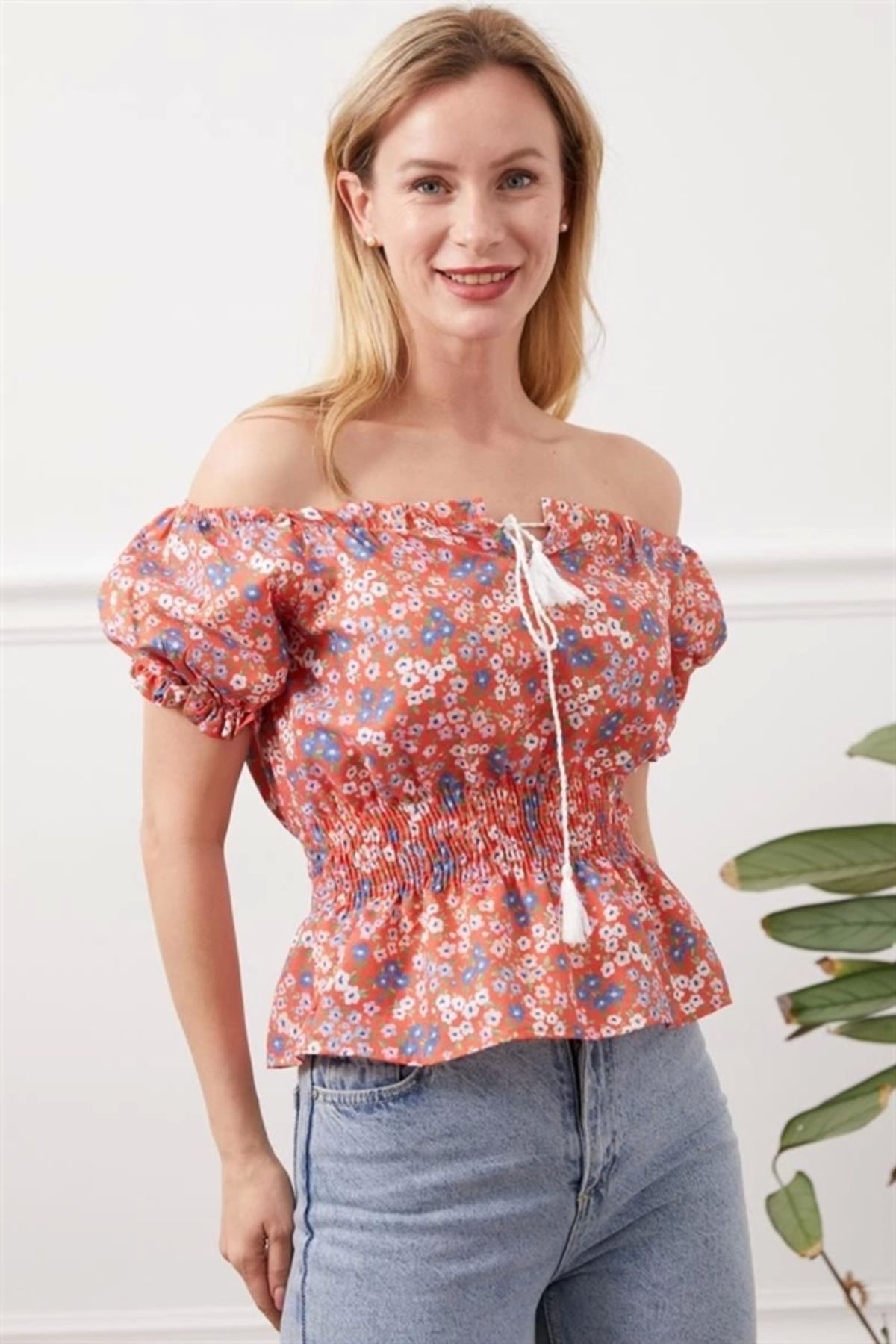 Lale Moda Madonna yaka çiçekli bluz