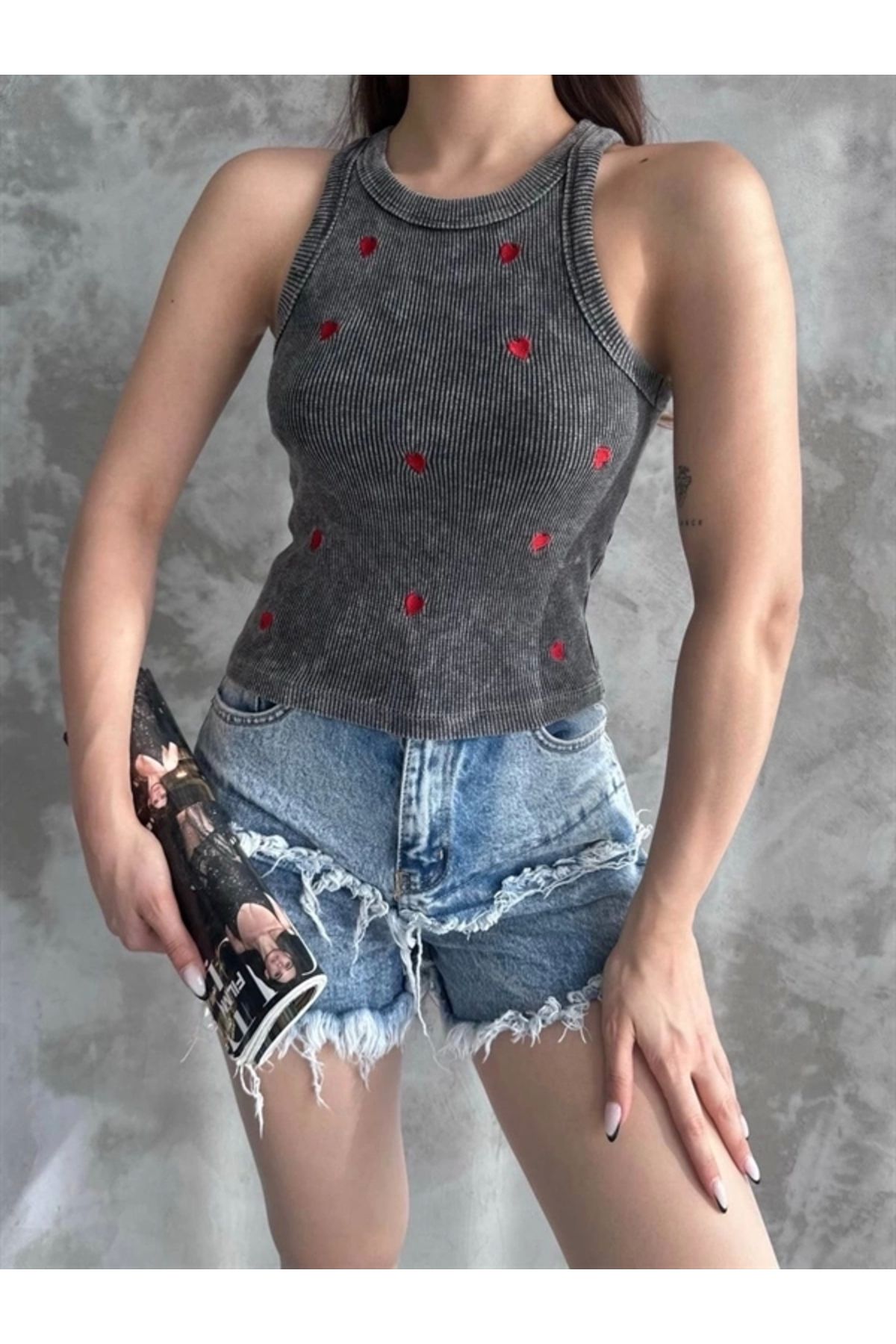 Lale Moda Kalp nakışlı bluz