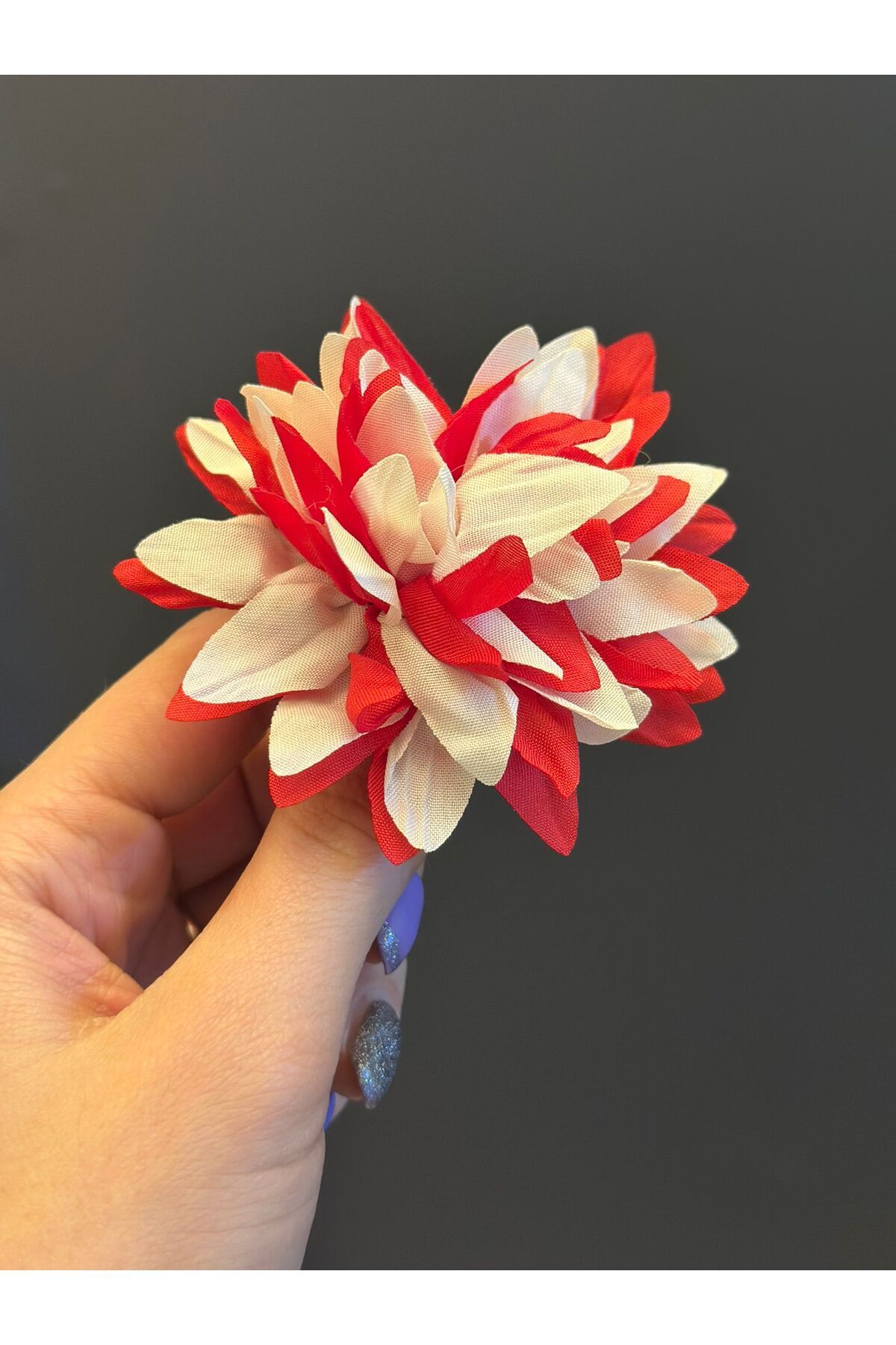 Gönülden Tasarım KABARTMA ÇİÇEK BROŞ YAKA İĞNESİ GİYİM AKSESUARI 8X8 CM Kırmızı